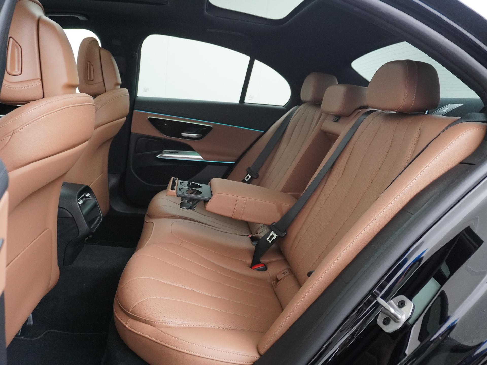 Mercedes-Benz E-Klasse 300 e 4MATIC AMG Line 28