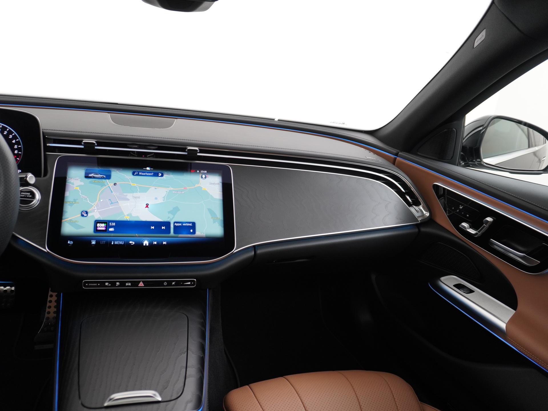 Mercedes-Benz E-Klasse 300 e 4MATIC AMG Line 29