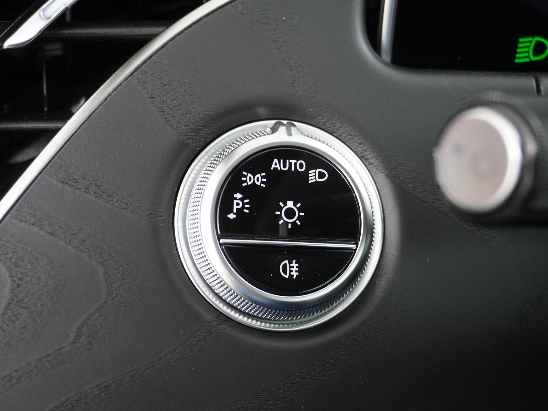 Mercedes-Benz E-Klasse 300 e 4MATIC AMG Line 30