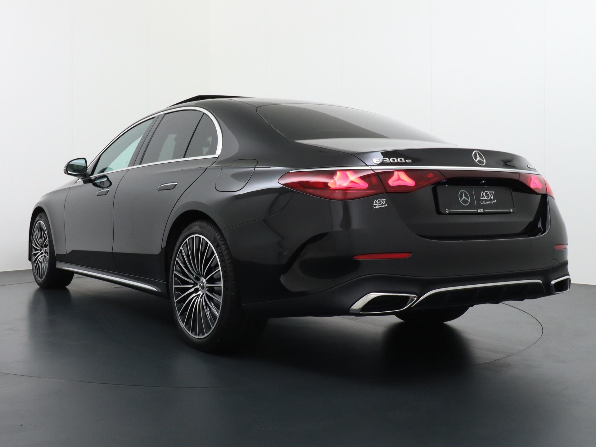 Mercedes-Benz E-Klasse 300 e 4MATIC AMG Line 4