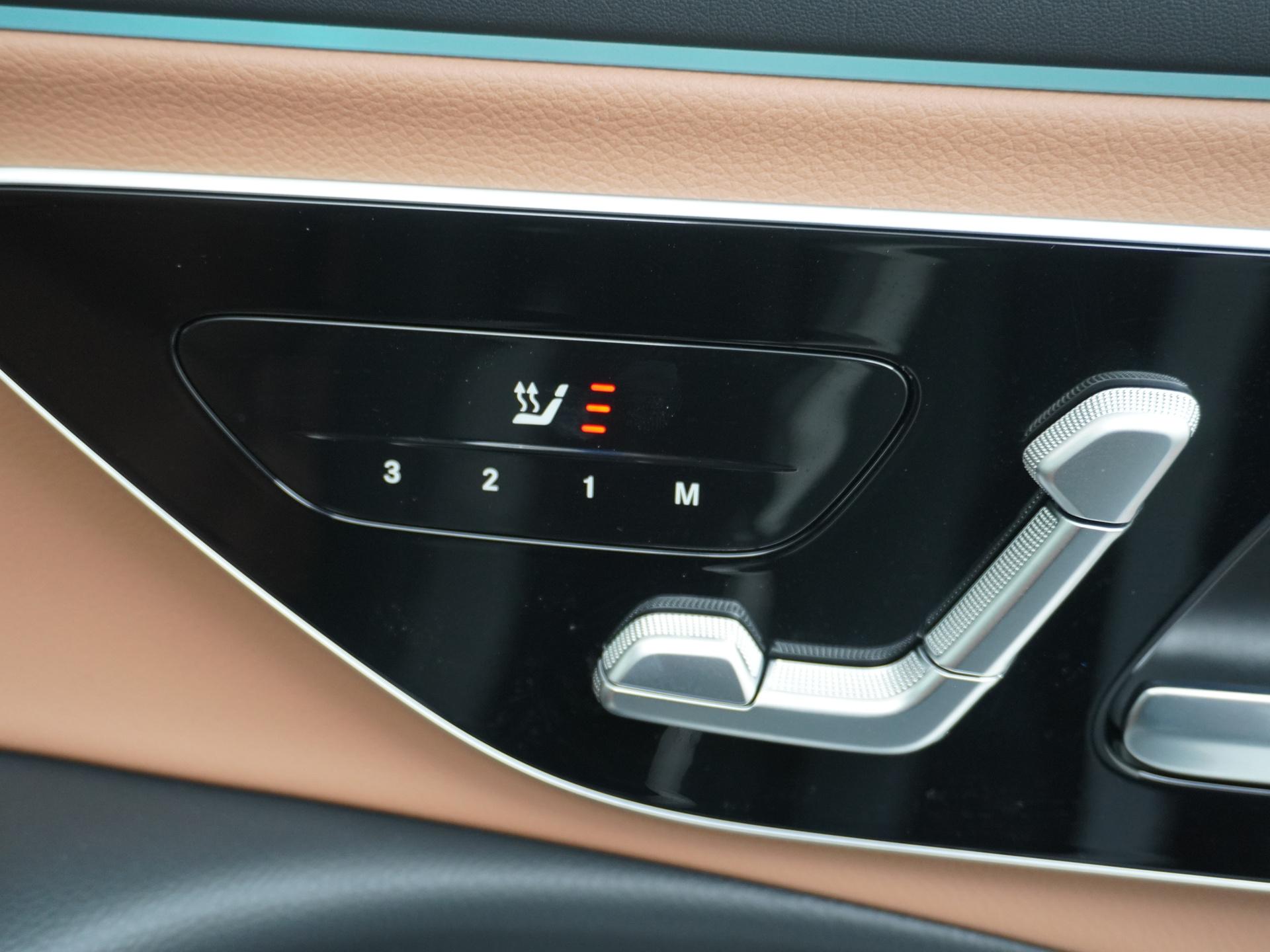 Mercedes-Benz E-Klasse 300 e 4MATIC AMG Line 52