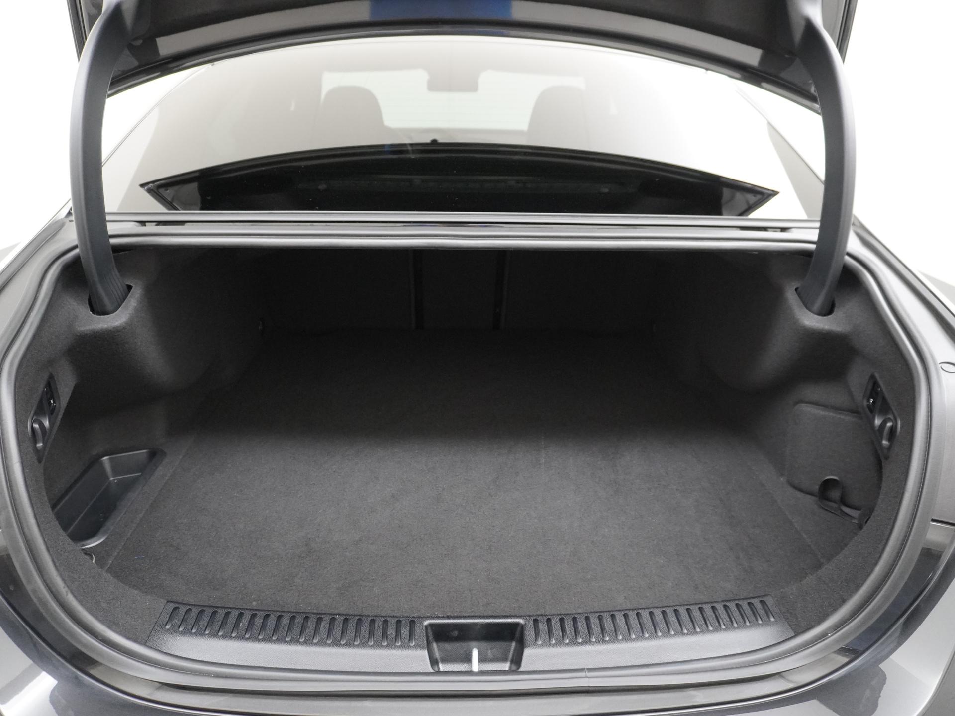 Mercedes-Benz E-Klasse 300 e AMG Line 16