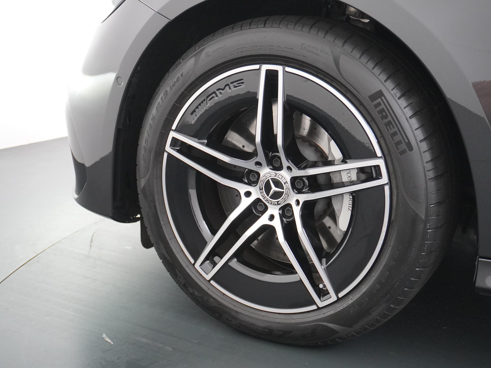 Mercedes-Benz E-Klasse 300 e AMG Line 18