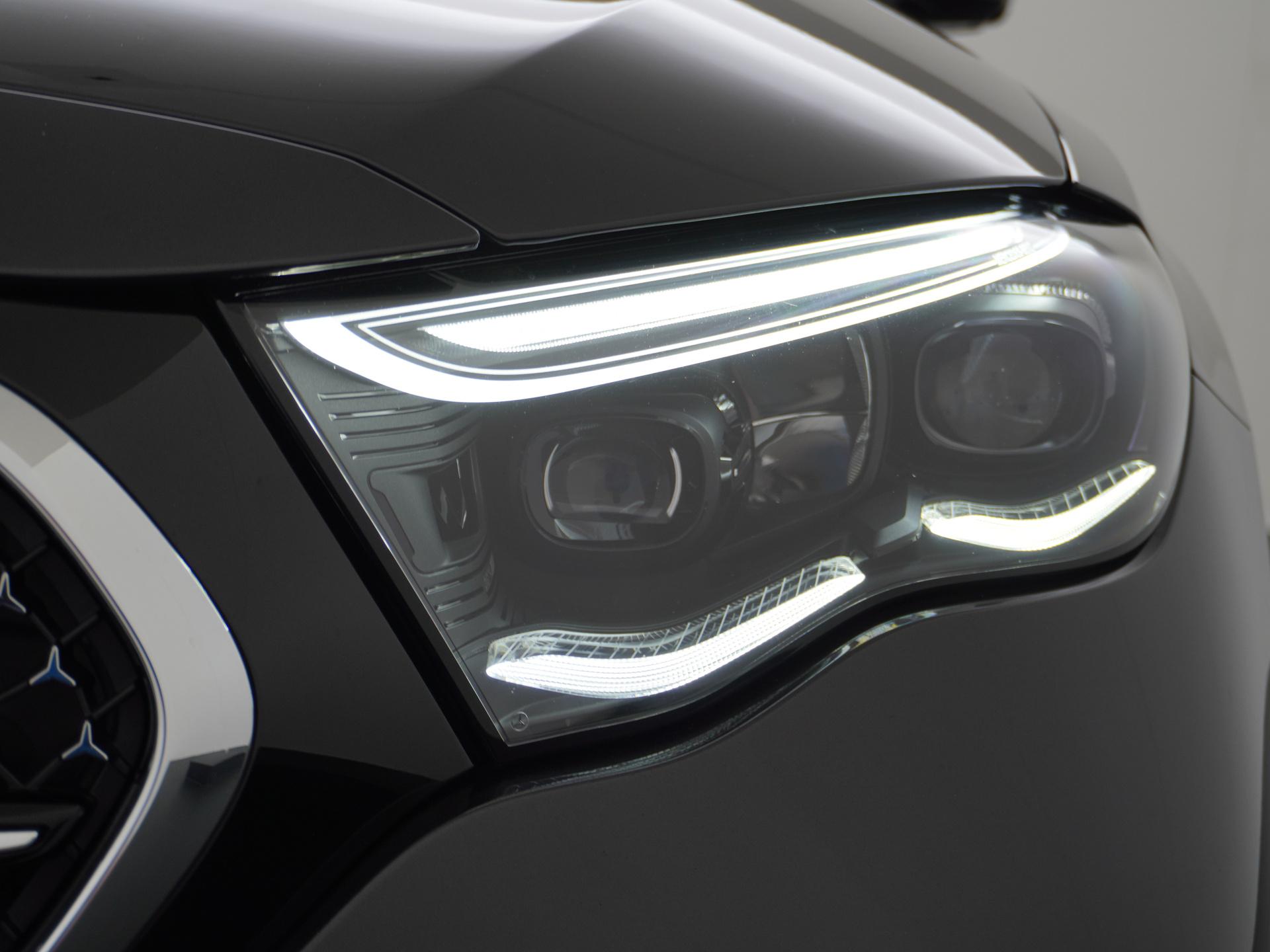 Mercedes-Benz E-Klasse 300 e AMG Line 19