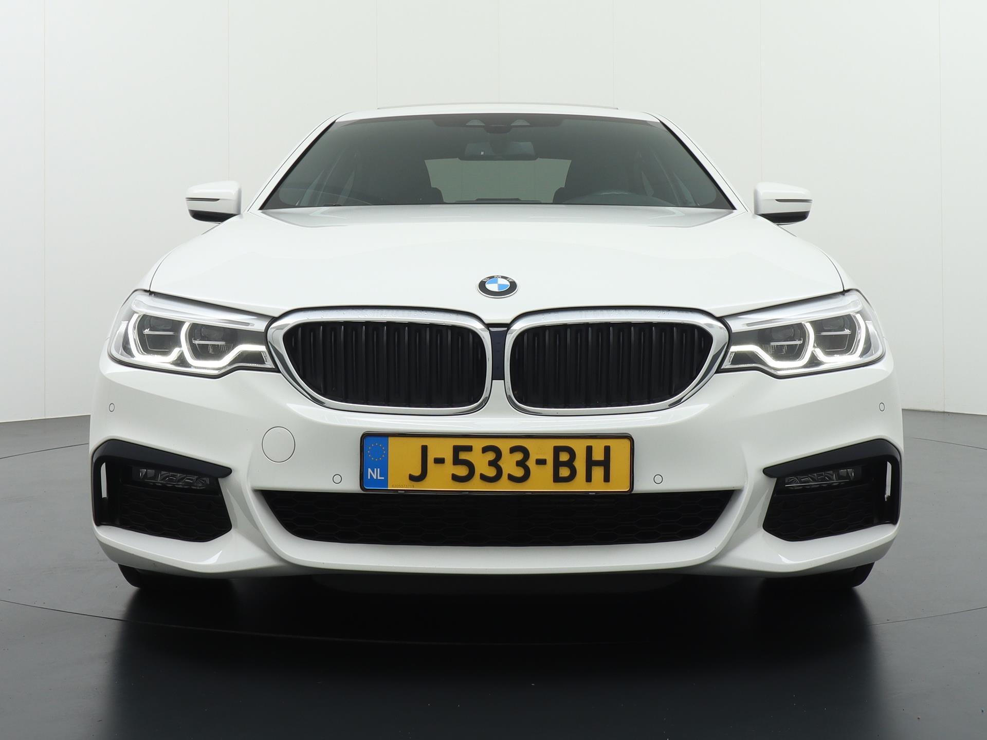 BMW 5 Serie 520i High Executive Edition 44