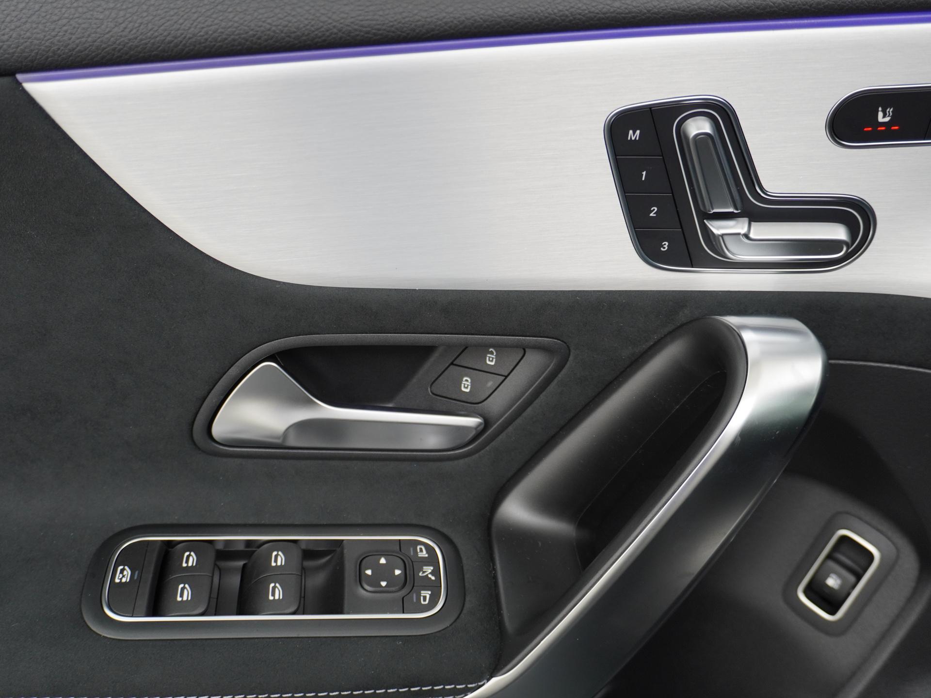 Mercedes-Benz A-Klasse 250 e Business Solution AMG 17