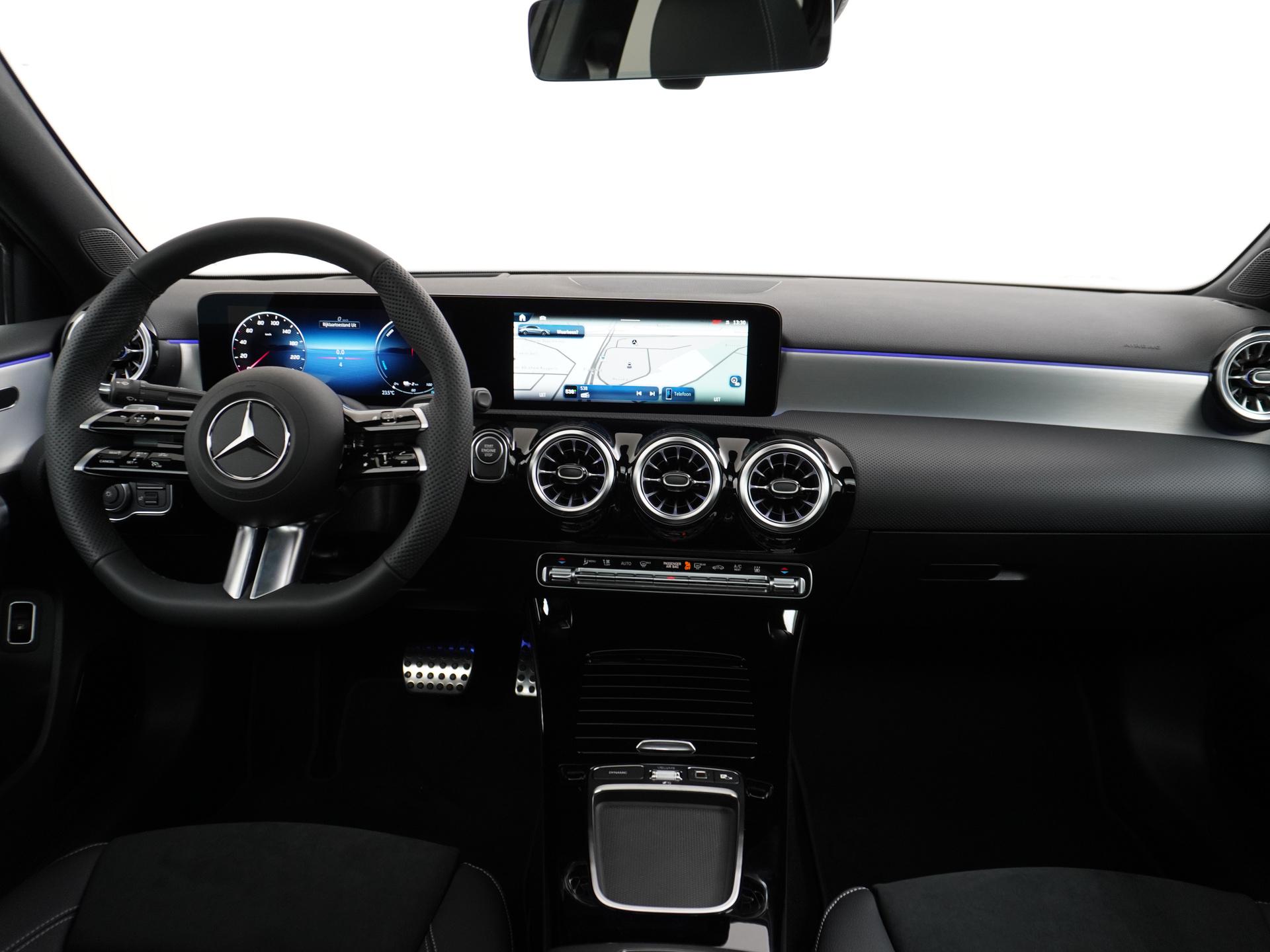 Mercedes-Benz A-Klasse 250 e Business Solution AMG 22