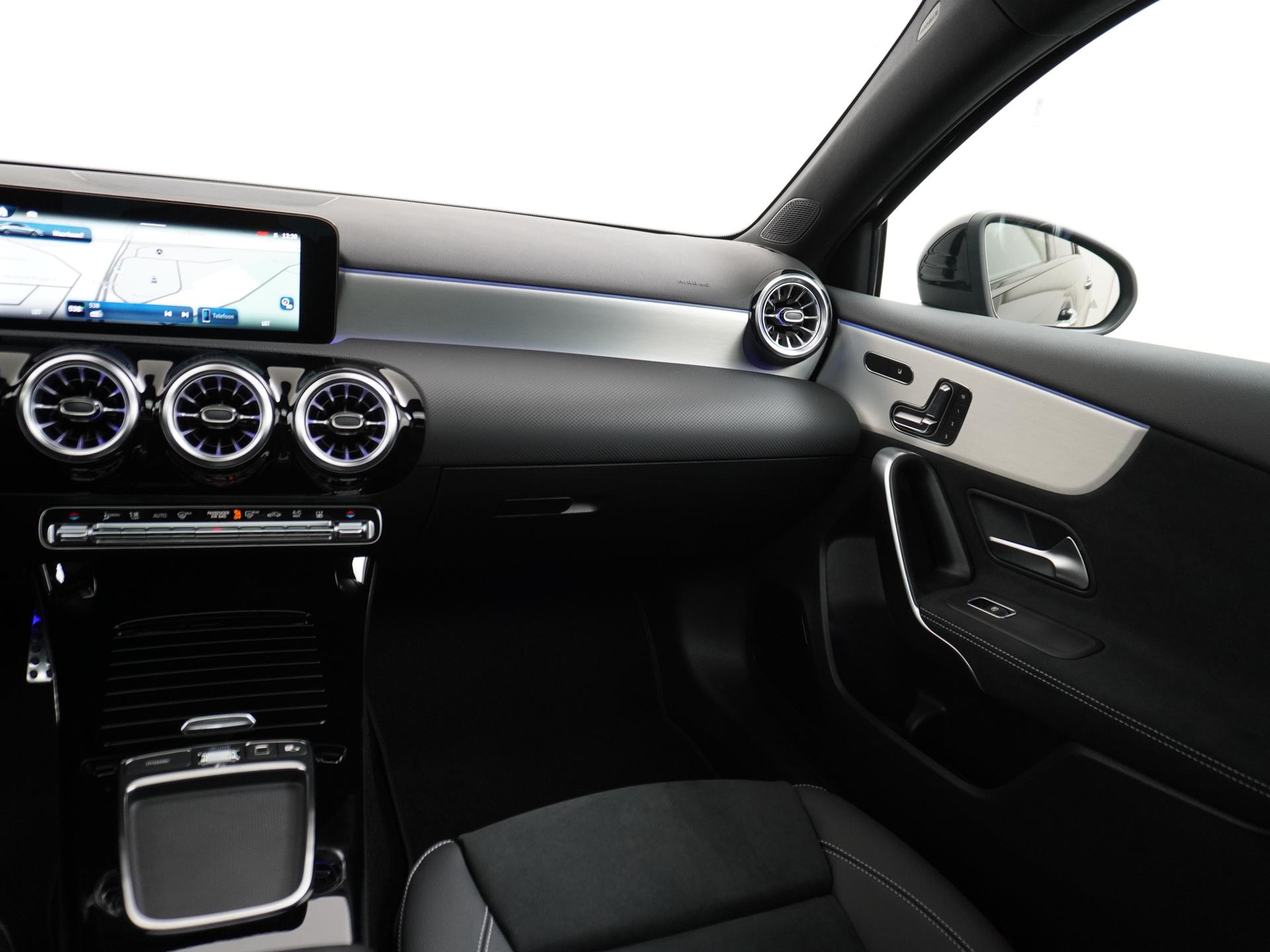 Mercedes-Benz A-Klasse 250 e Business Solution AMG 24