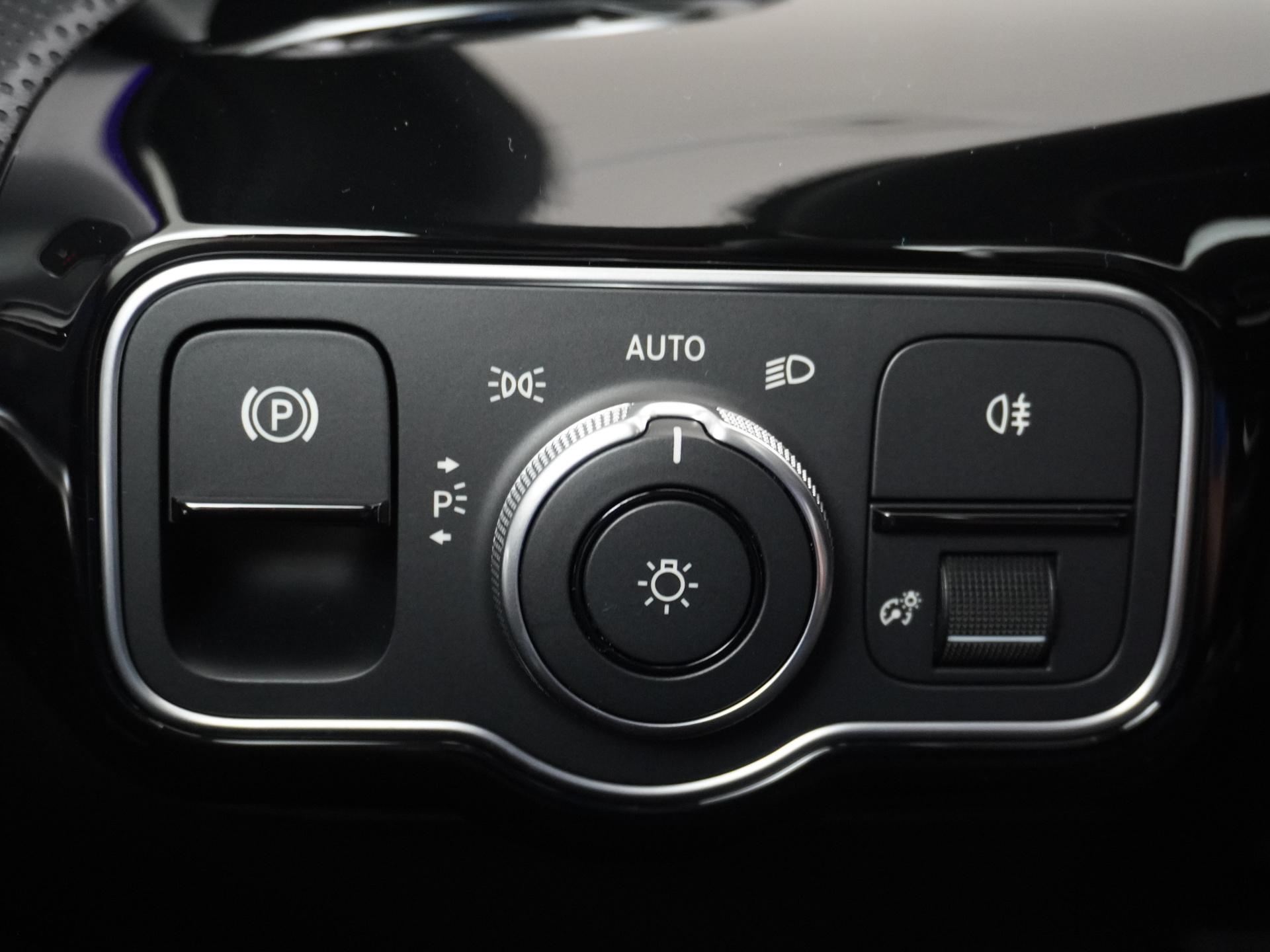 Mercedes-Benz A-Klasse 250 e Business Solution AMG 25