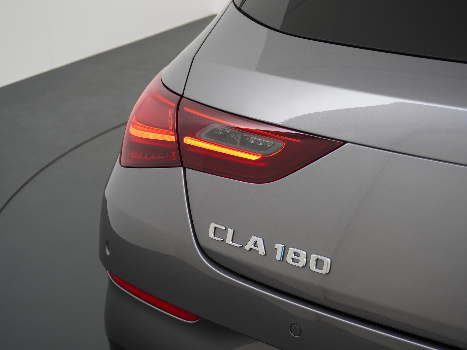 Mercedes-Benz CLA-Klasse Shooting Brake 180 Business Solution AMG 11