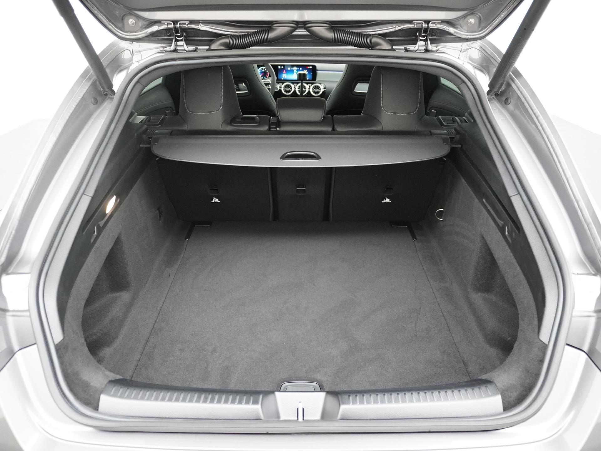 Mercedes-Benz CLA-Klasse Shooting Brake 180 Business Solution AMG 12