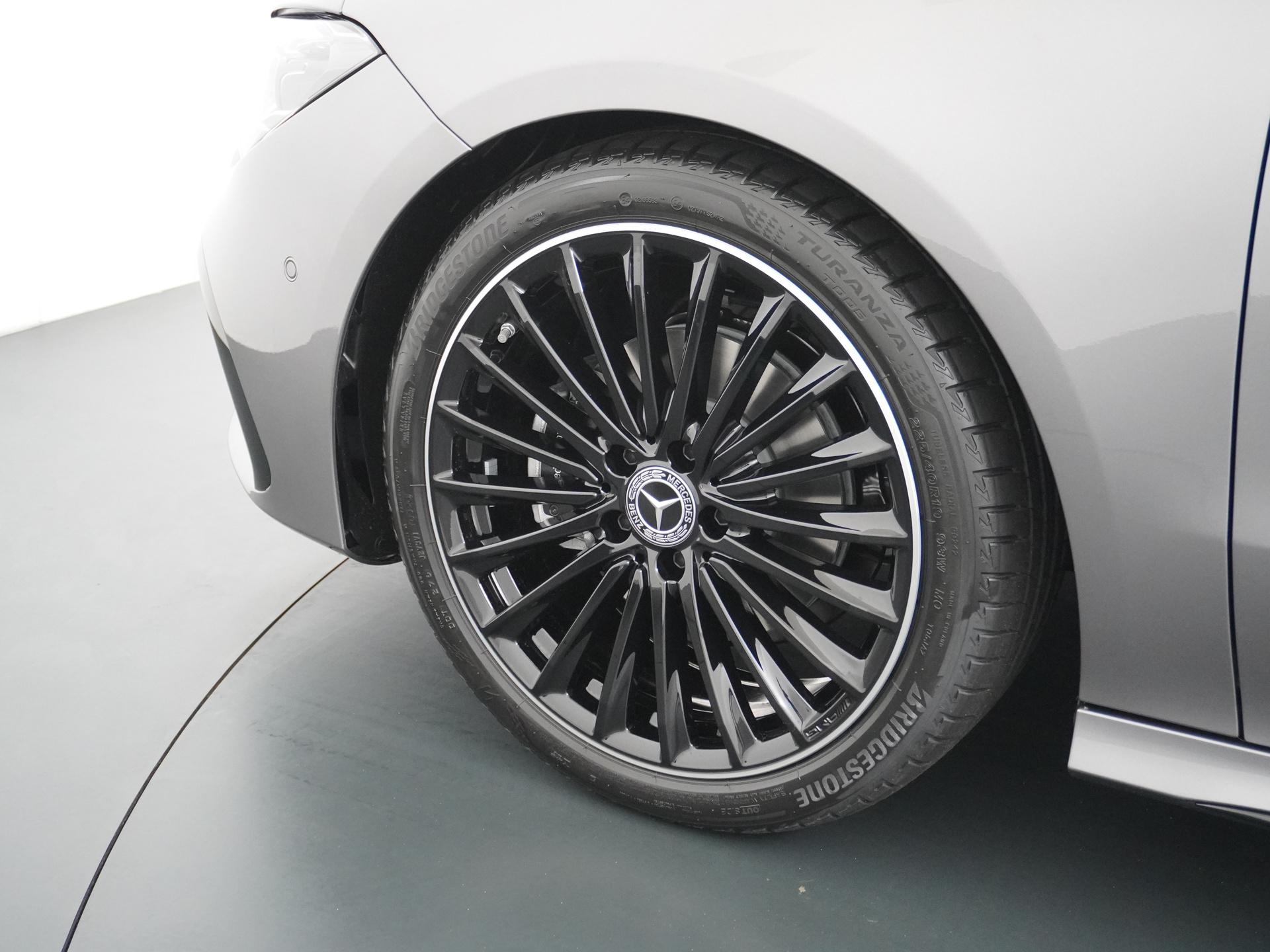 Mercedes-Benz CLA-Klasse Shooting Brake 180 Business Solution AMG 14