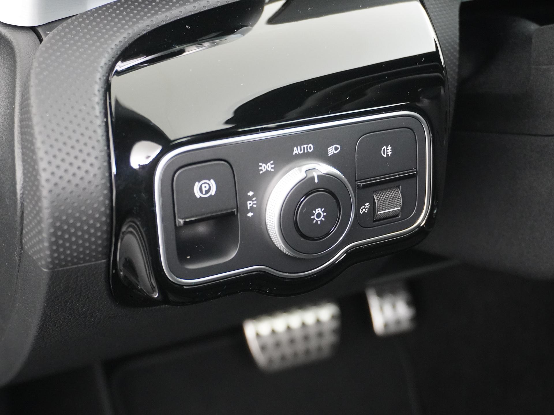 Mercedes-Benz CLA-Klasse Shooting Brake 180 Business Solution AMG 20