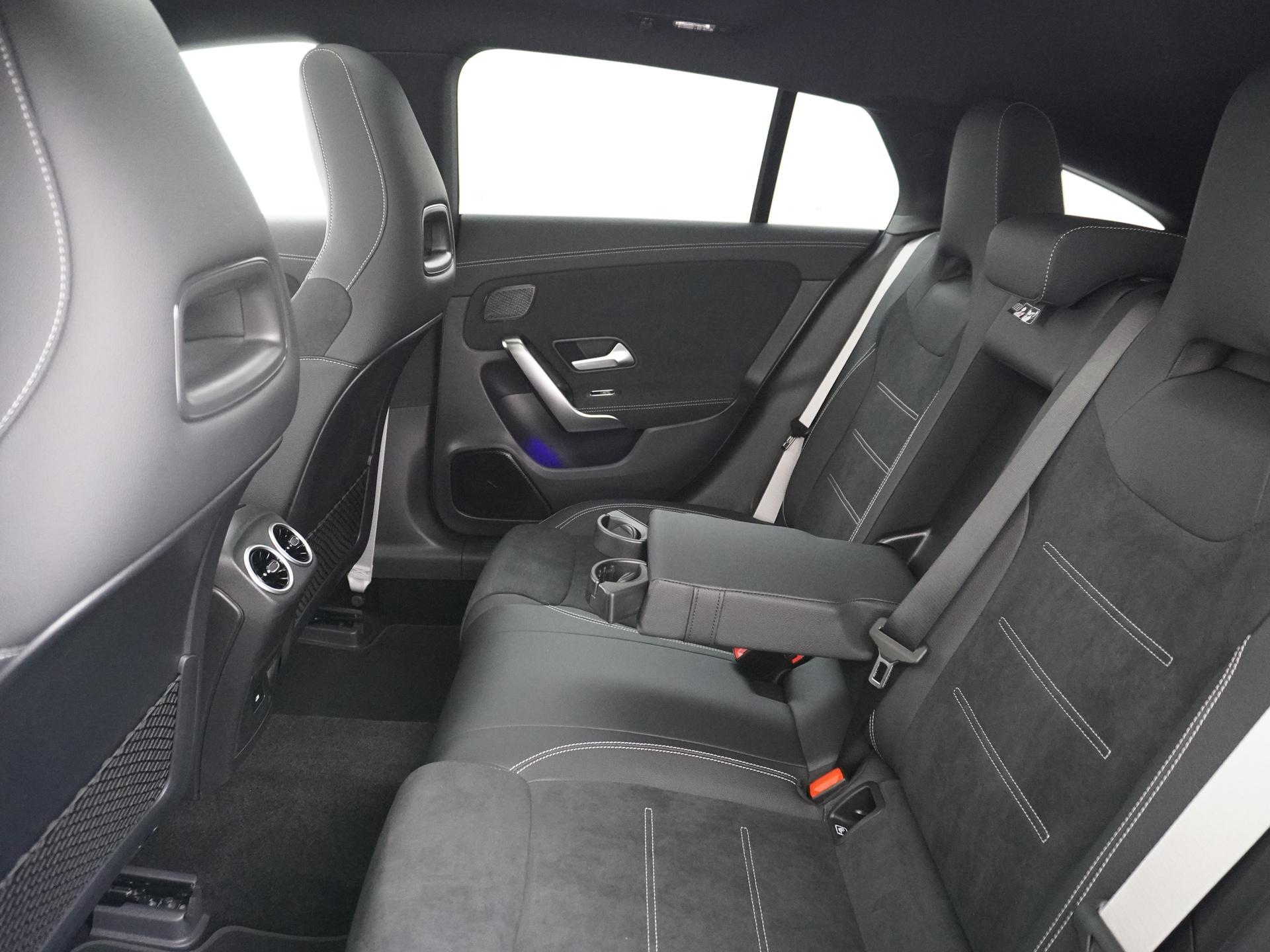 Mercedes-Benz CLA-Klasse Shooting Brake 180 Business Solution AMG 23