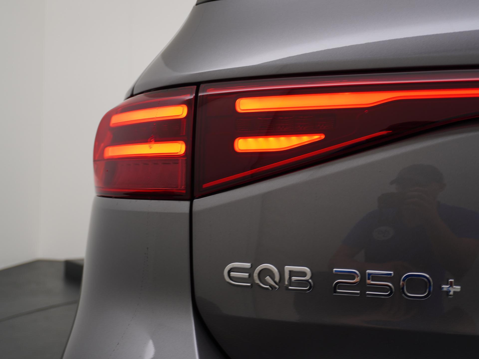 Mercedes-Benz EQB 250+ Business Solution AMG 71 kWh Accu 11