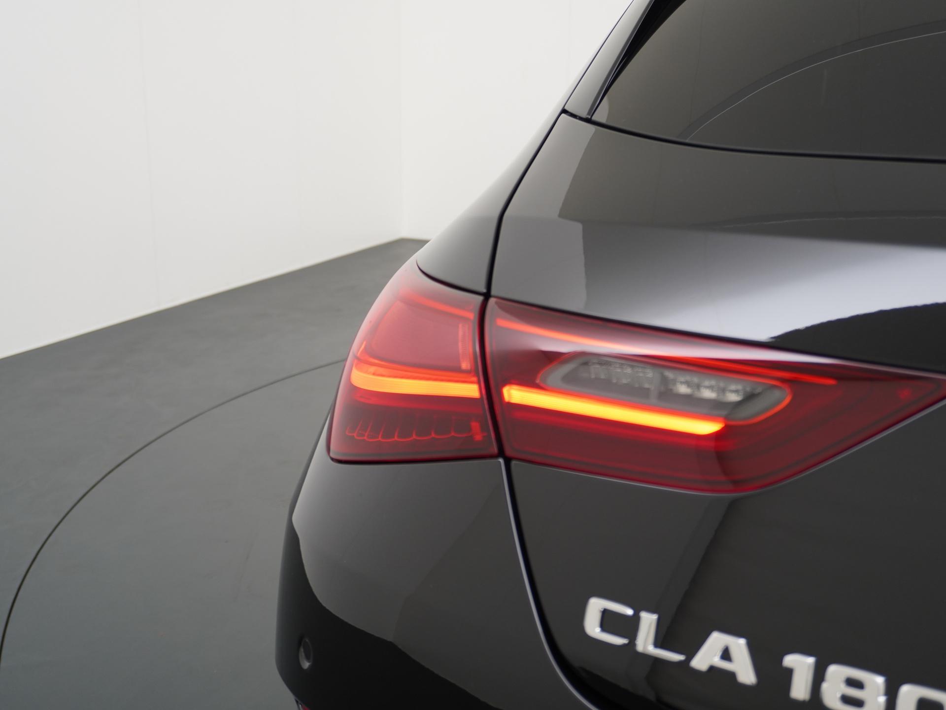 Mercedes-Benz CLA-Klasse Shooting Brake 180 Business Solution AMG 11