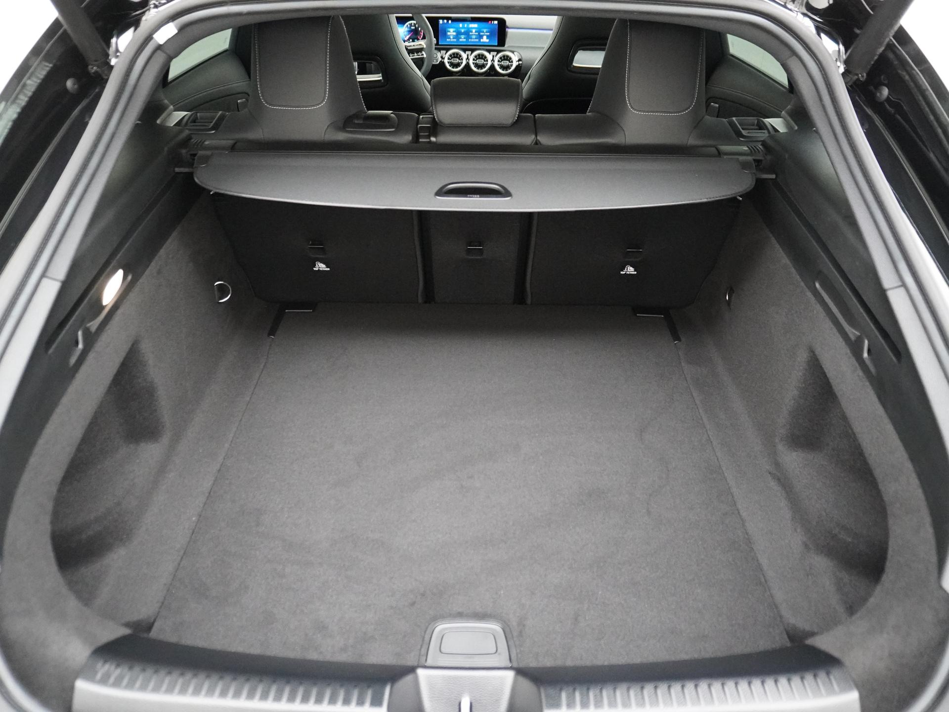 Mercedes-Benz CLA-Klasse Shooting Brake 180 Business Solution AMG 12