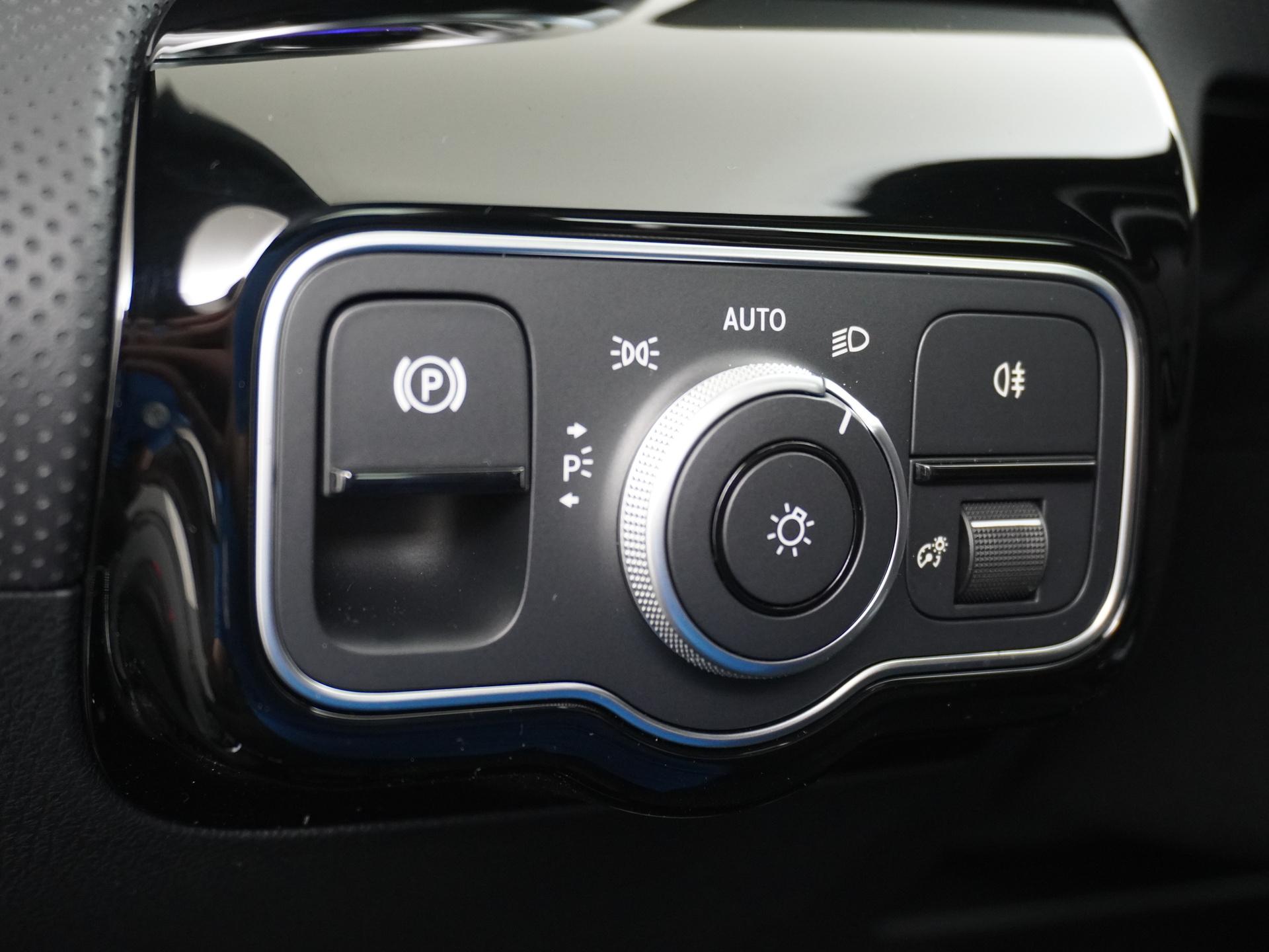 Mercedes-Benz CLA-Klasse Shooting Brake 180 Business Solution AMG 28