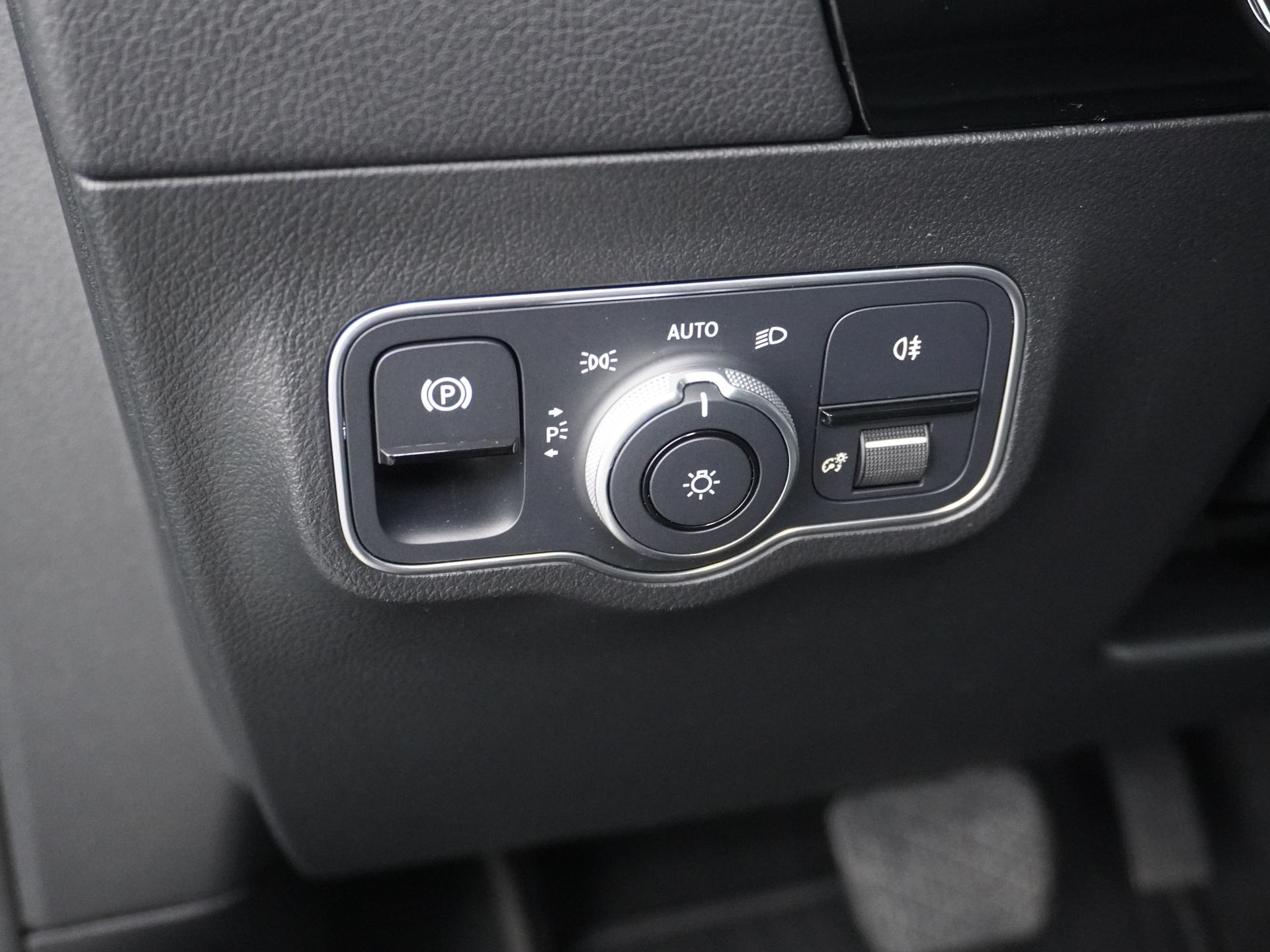 Mercedes-Benz GLA 250 e Business Line 28