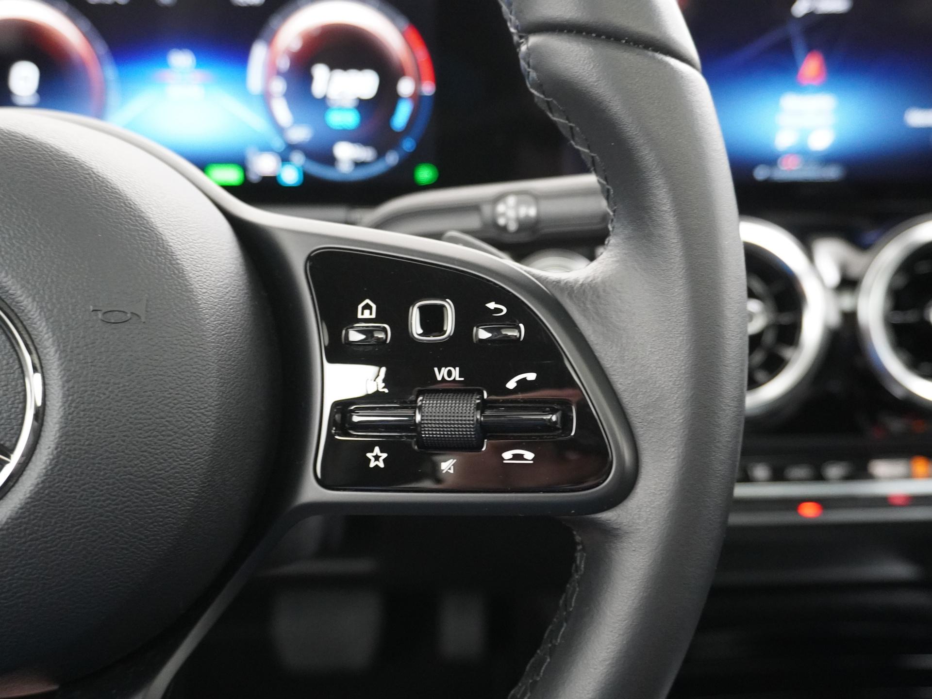 Mercedes-Benz GLA 250 e Business Line 32