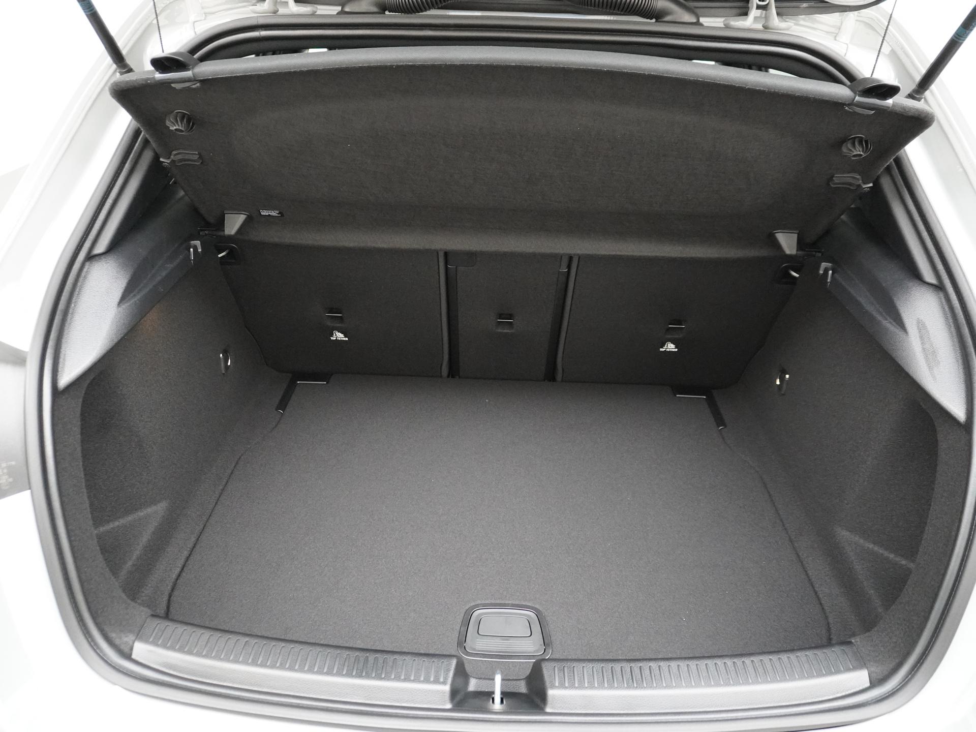 Mercedes-Benz A-Klasse 180 Business Solution AMG 12