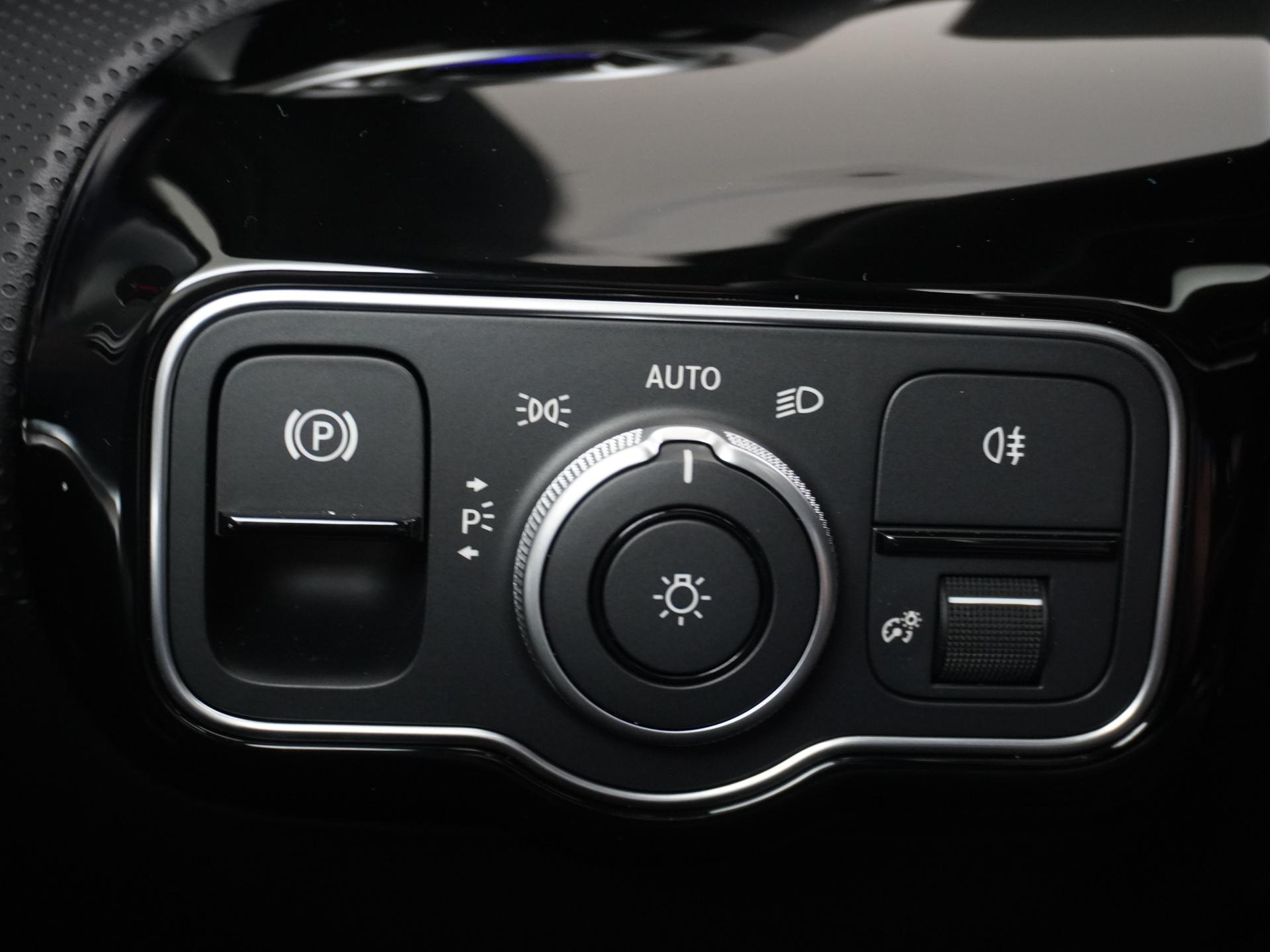 Mercedes-Benz A-Klasse 180 Business Solution AMG 25