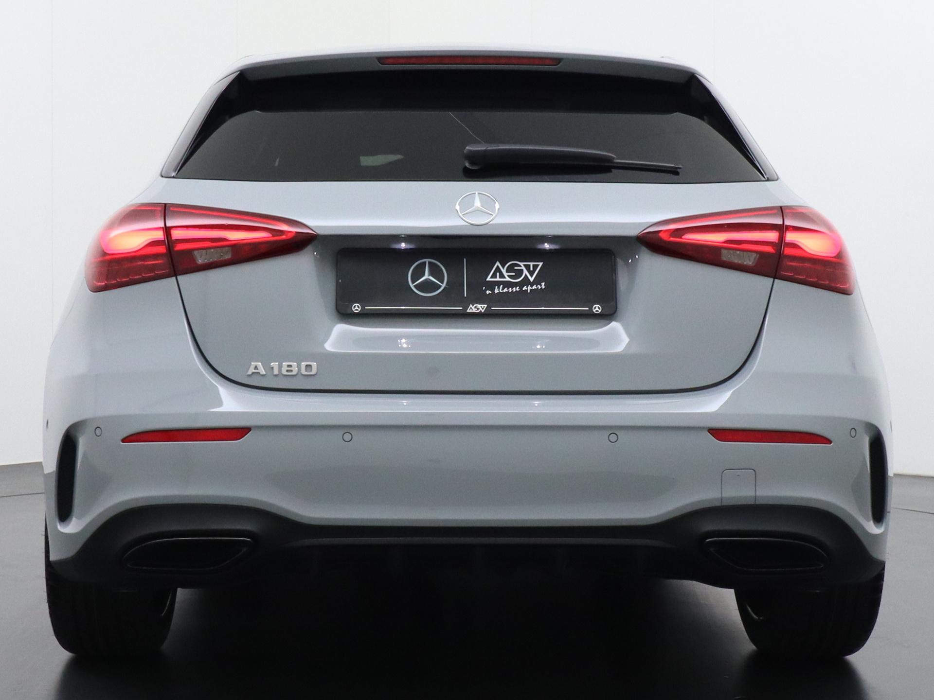 Mercedes-Benz A-Klasse 180 Business Solution AMG 3