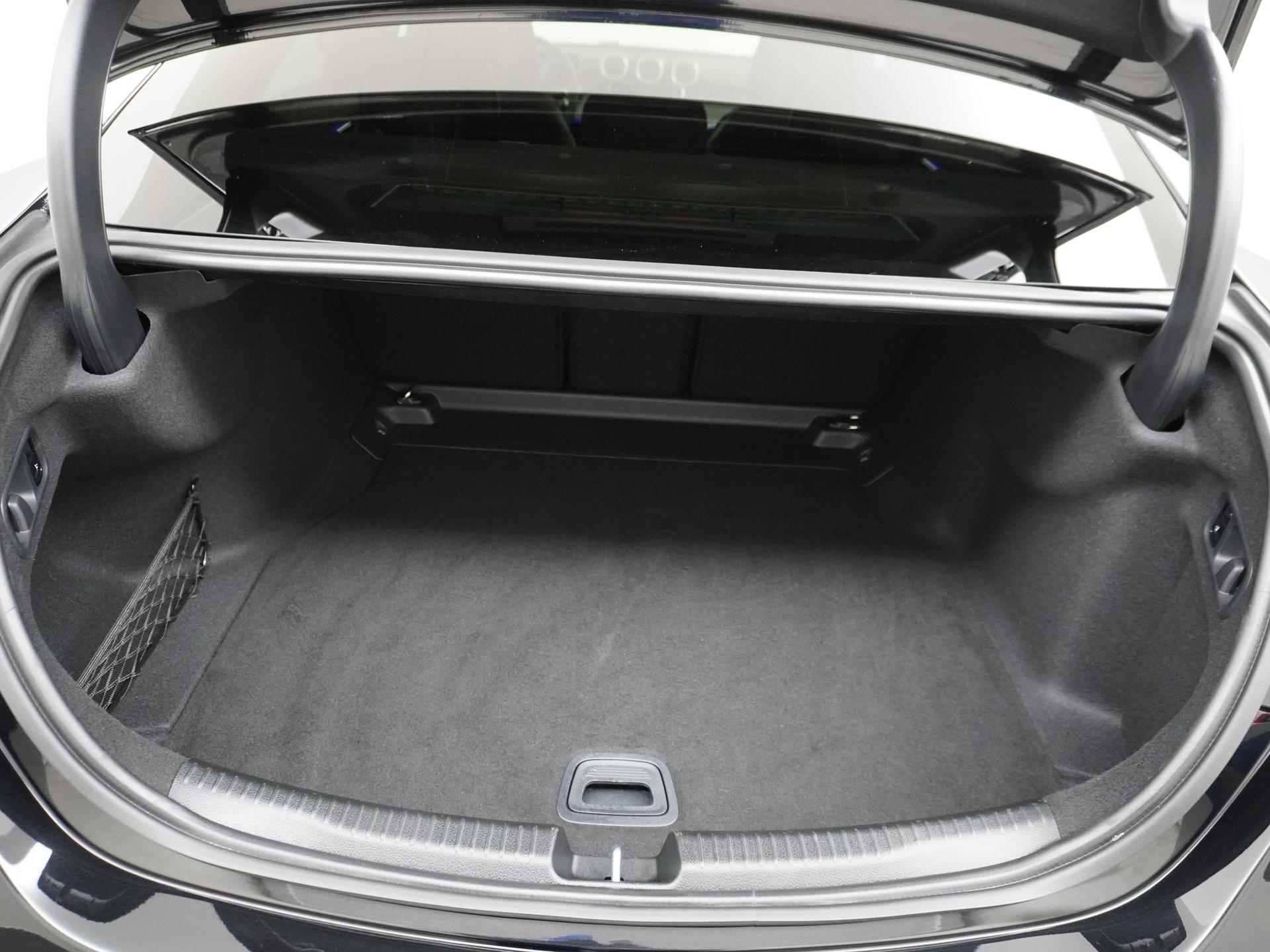 Mercedes-Benz C-Klasse 180 AMG Line 16