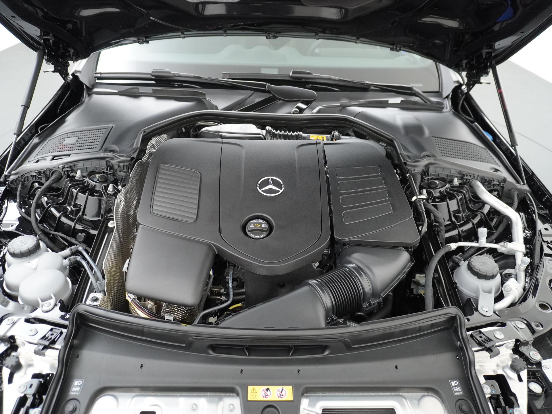 Mercedes-Benz C-Klasse 180 AMG Line 19