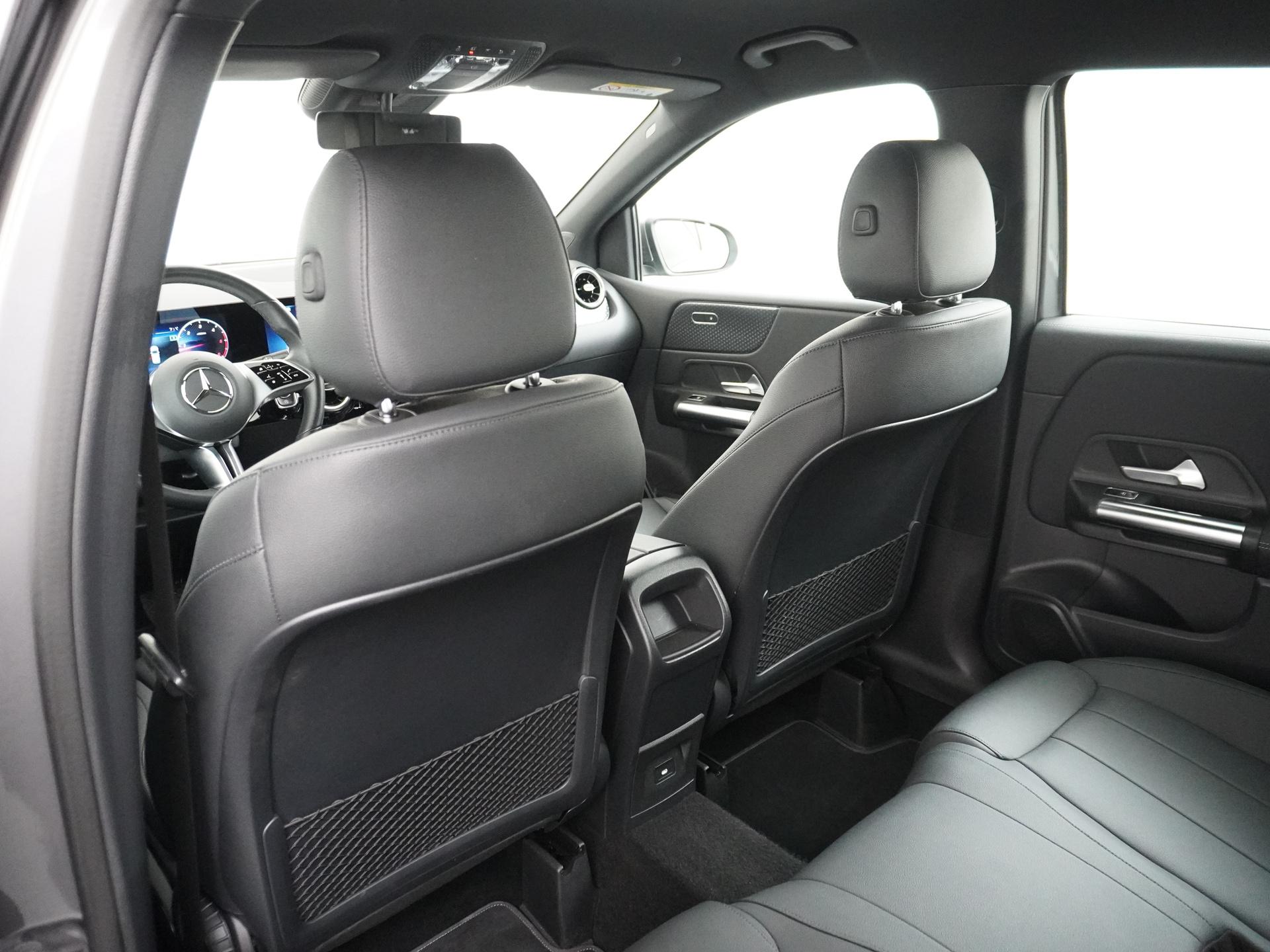 Mercedes-Benz B-Klasse 180d Luxury Line 23