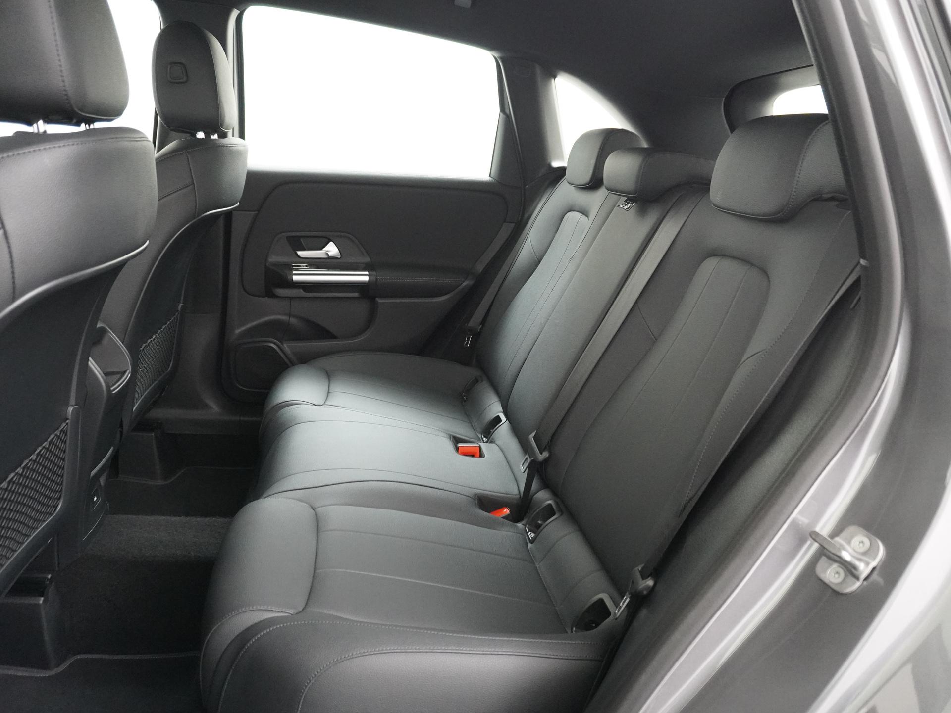 Mercedes-Benz B-Klasse 180d Luxury Line 24