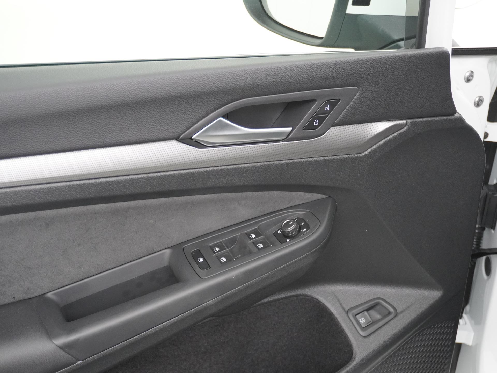 Volkswagen Golf 1.5 eHybrid 50 Edition 12