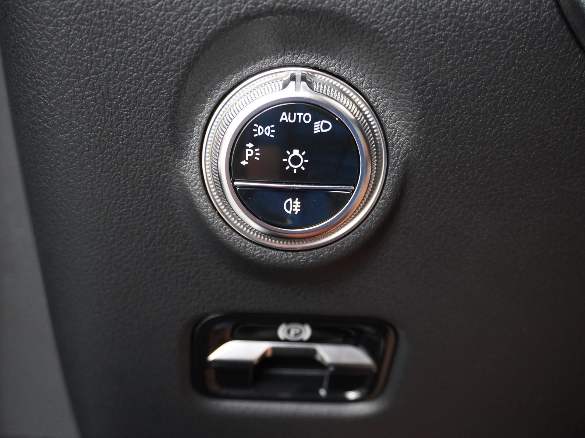 Mercedes-Benz C-Klasse Estate 300 e Business Solution AMG 30