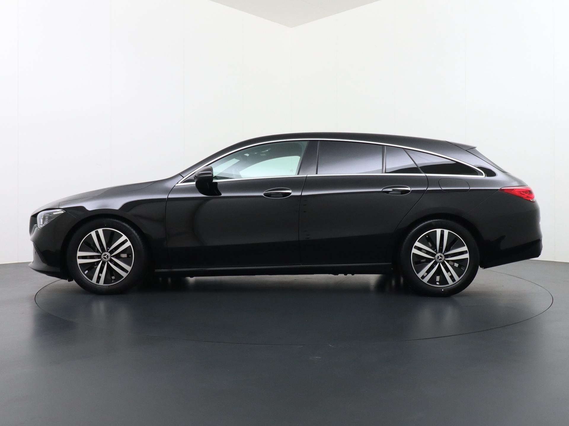 Mercedes-Benz CLA-Klasse Shooting Brake 200 Business Solution Luxury 1