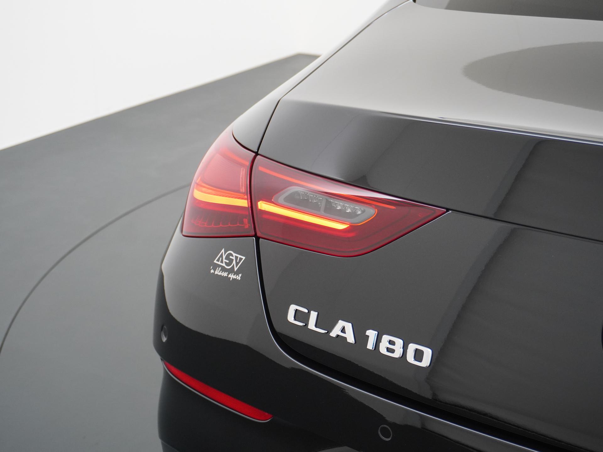 Mercedes-Benz CLA-Klasse 180 AMG Line Star Edition 14