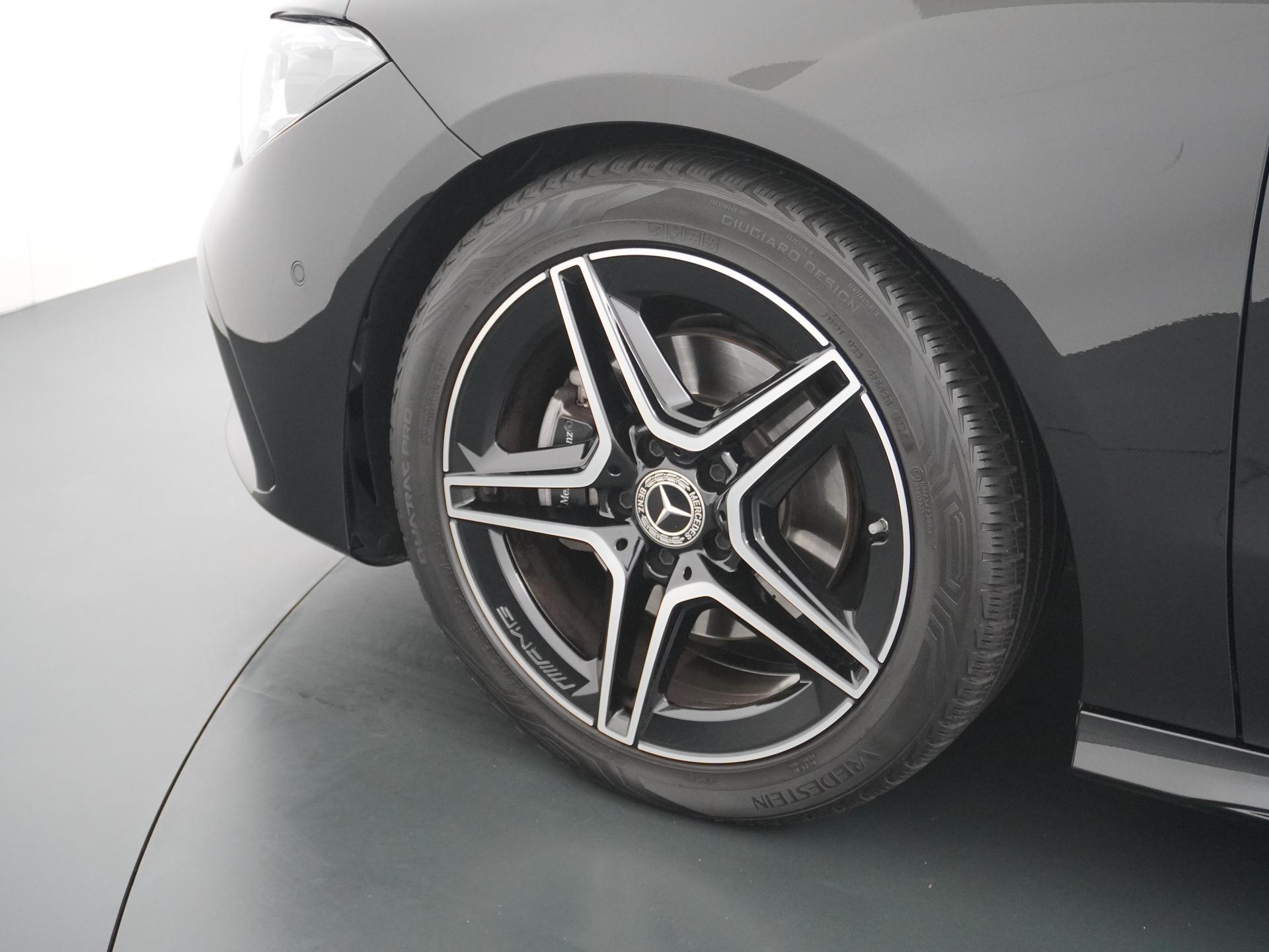 Mercedes-Benz CLA-Klasse 180 AMG Line Star Edition 17