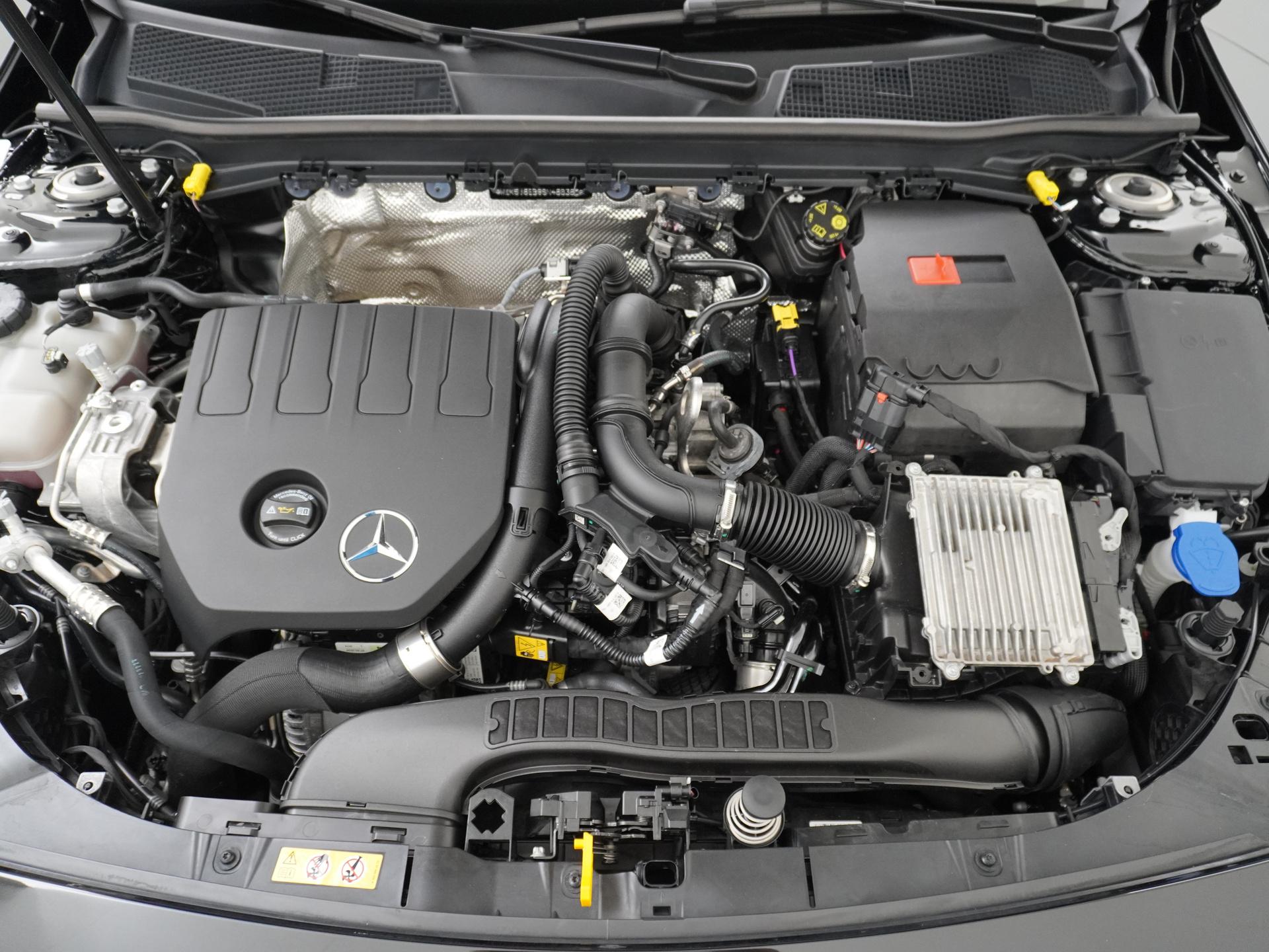 Mercedes-Benz CLA-Klasse 180 AMG Line Star Edition 19