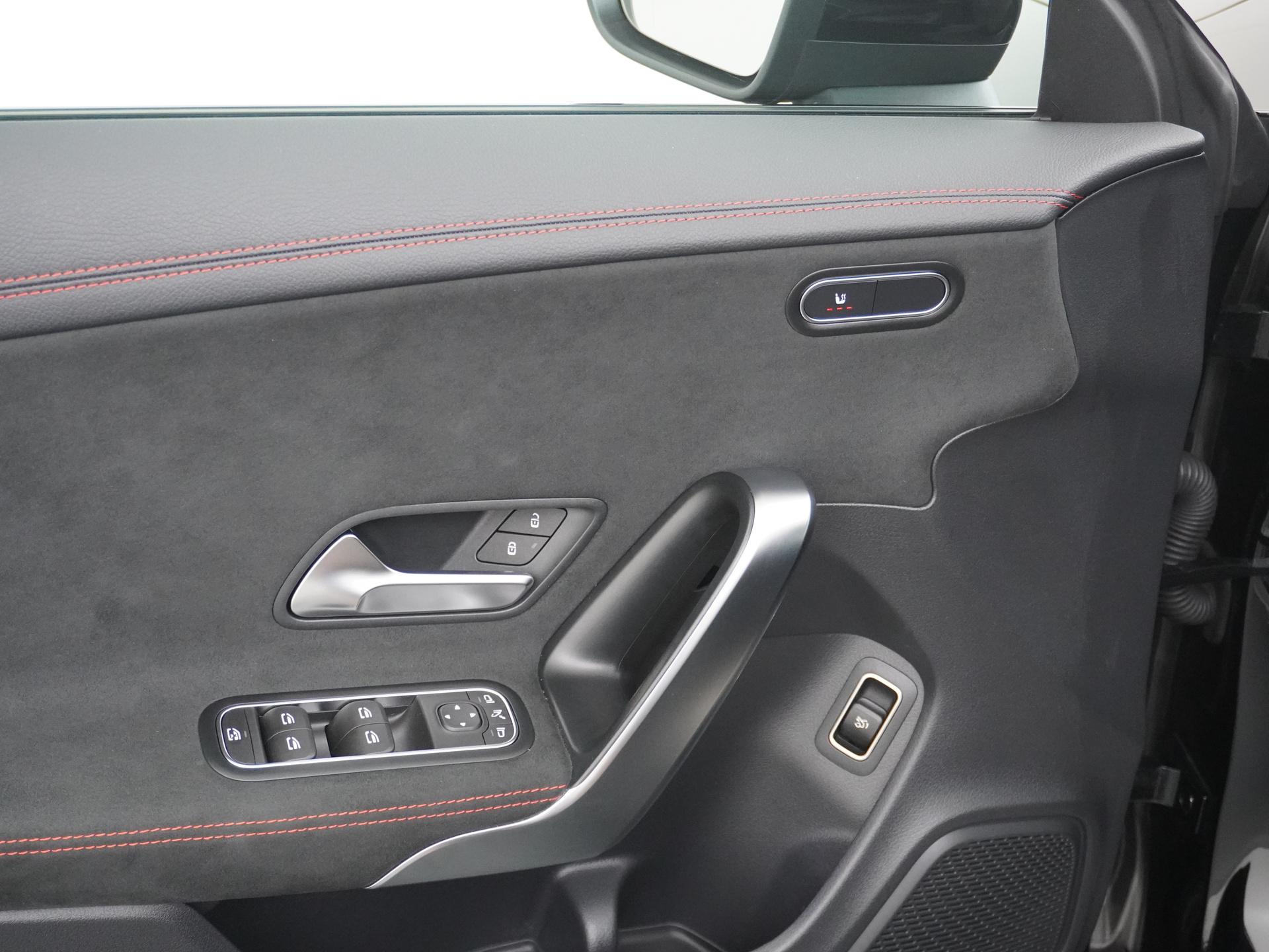 Mercedes-Benz CLA-Klasse 180 AMG Line Star Edition 20