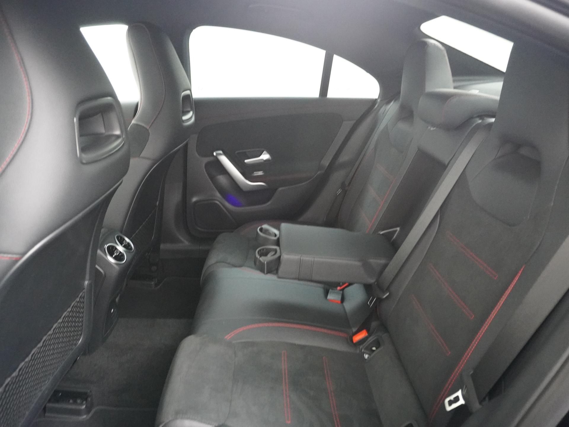 Mercedes-Benz CLA-Klasse 180 AMG Line Star Edition 23