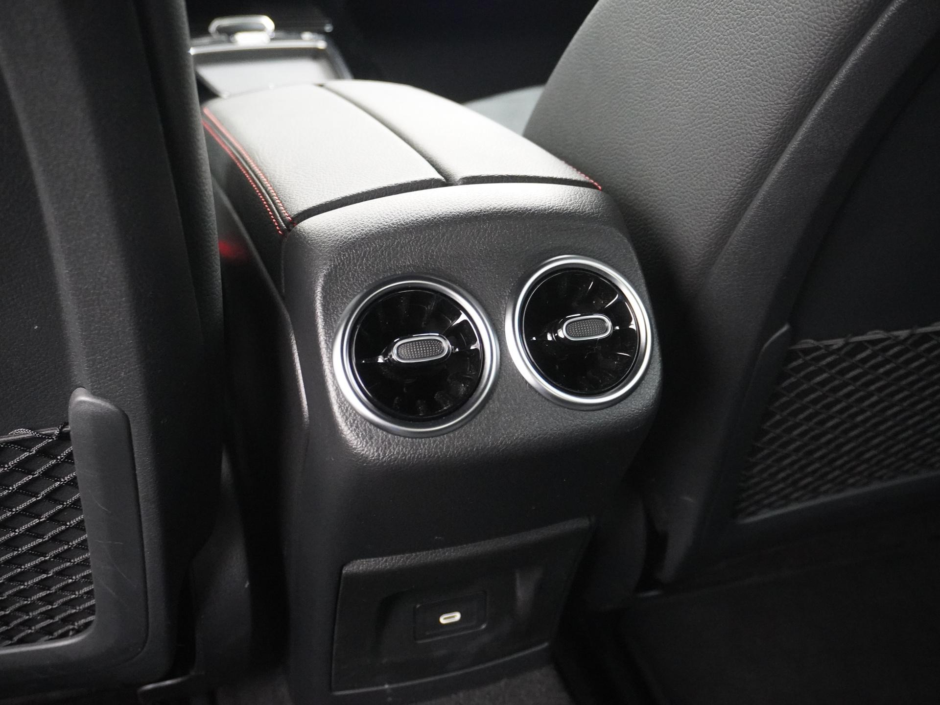 Mercedes-Benz CLA-Klasse 180 AMG Line Star Edition 24