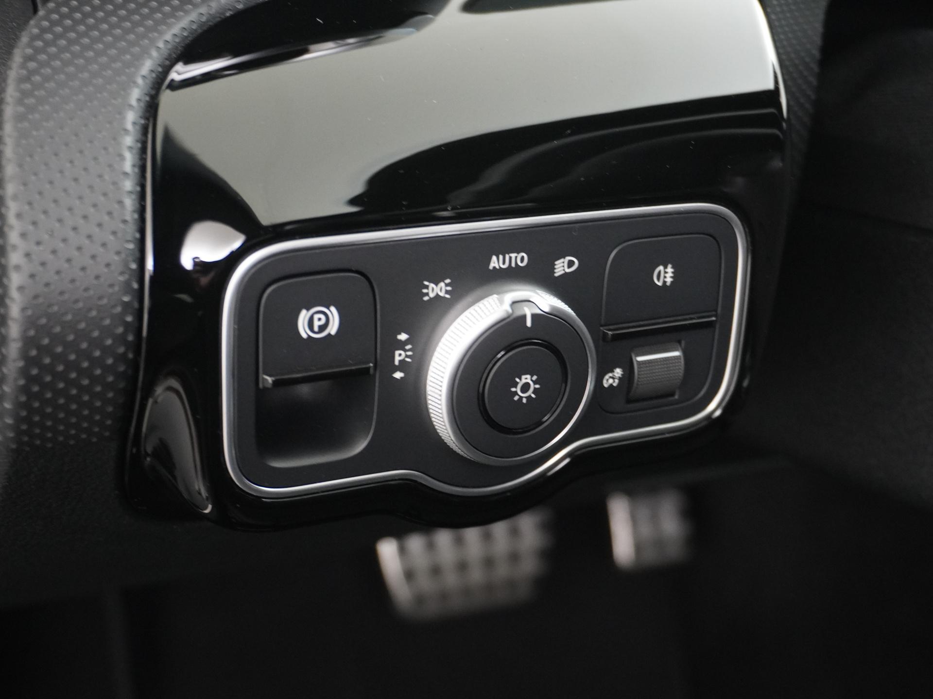 Mercedes-Benz CLA-Klasse 180 AMG Line Star Edition 26