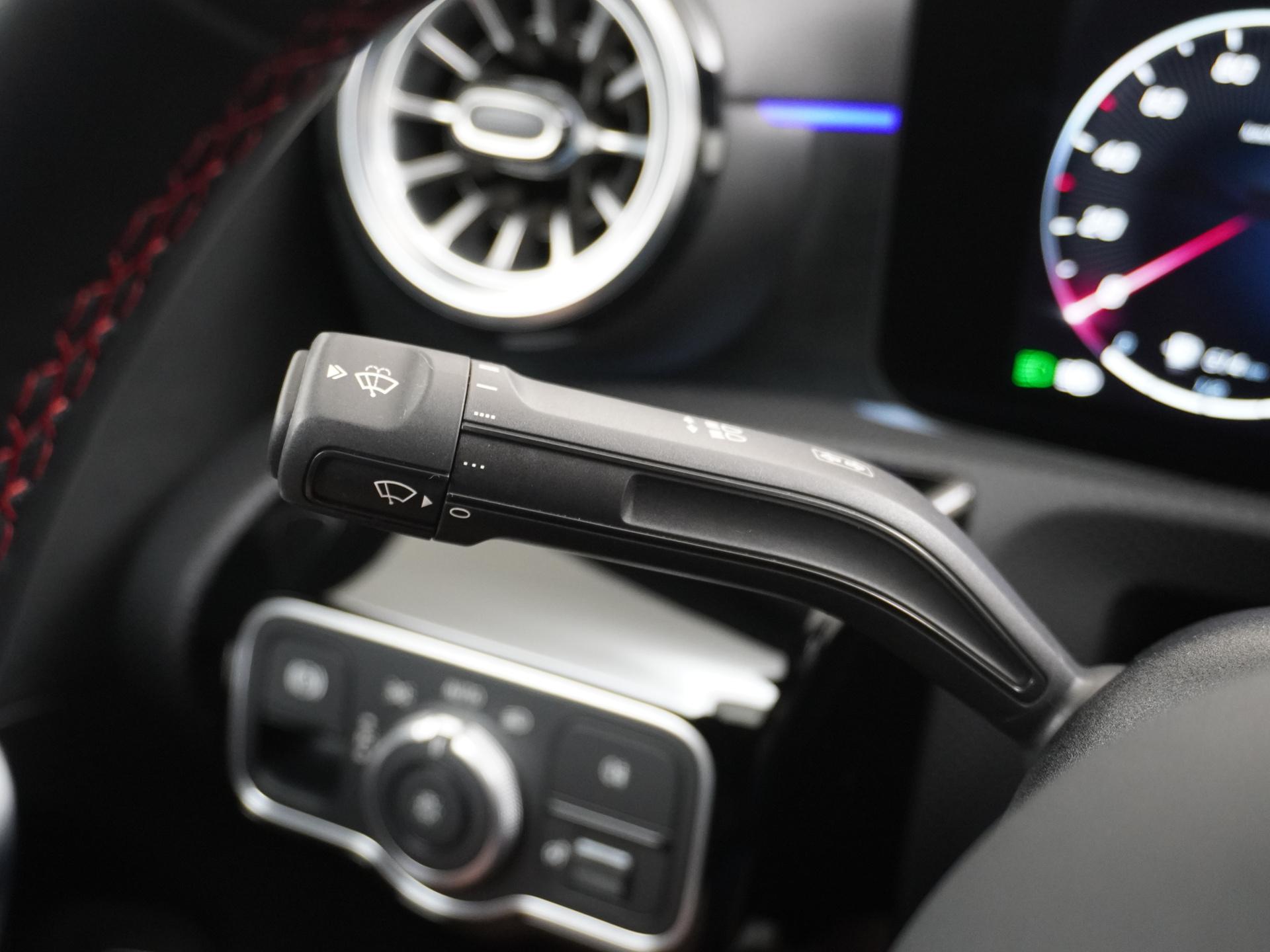 Mercedes-Benz CLA-Klasse 180 AMG Line Star Edition 27