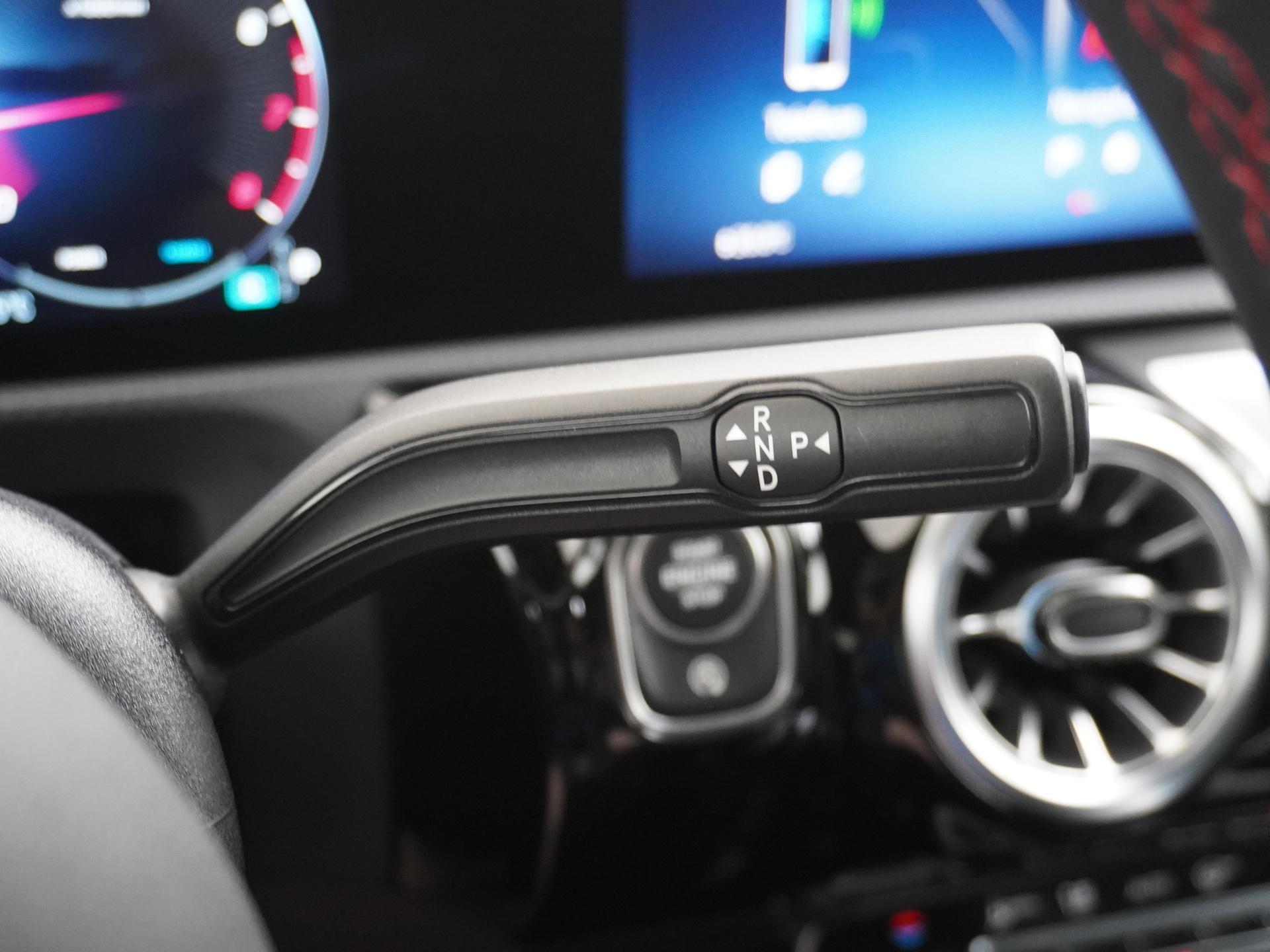 Mercedes-Benz CLA-Klasse 180 AMG Line Star Edition 28