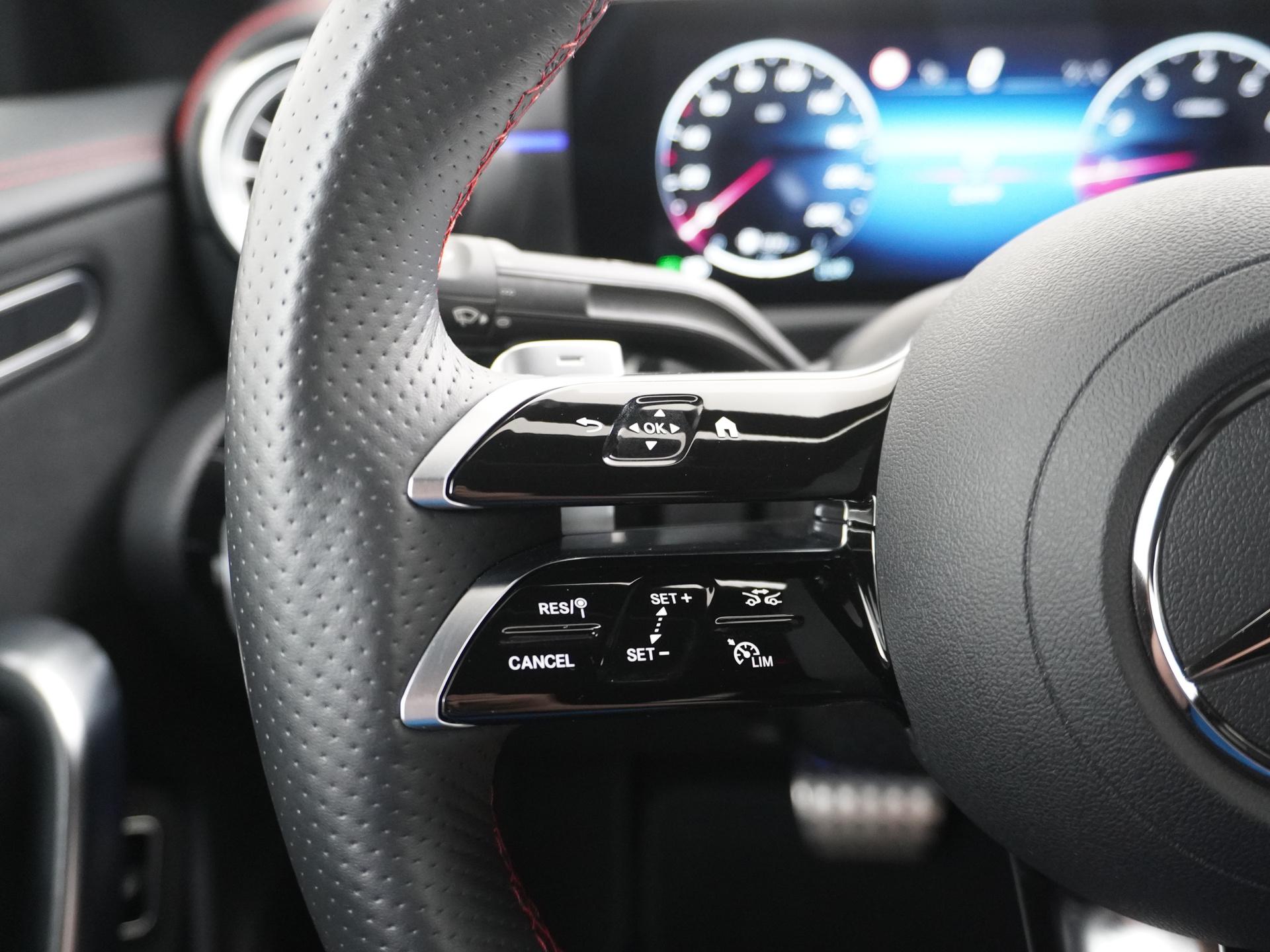 Mercedes-Benz CLA-Klasse 180 AMG Line Star Edition 29