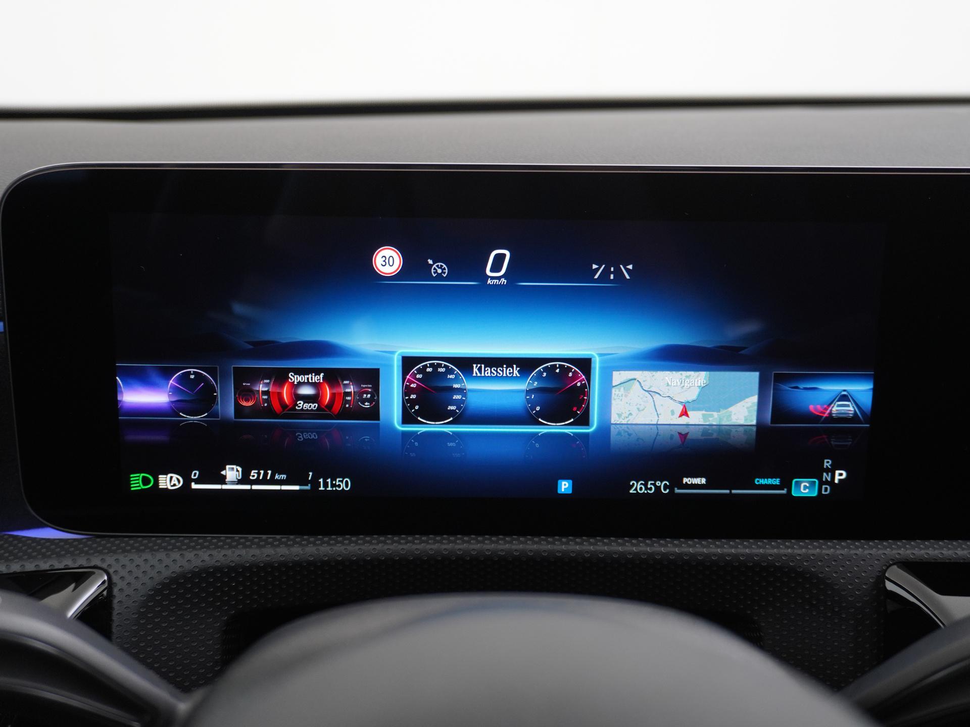 Mercedes-Benz CLA-Klasse 180 AMG Line Star Edition 33