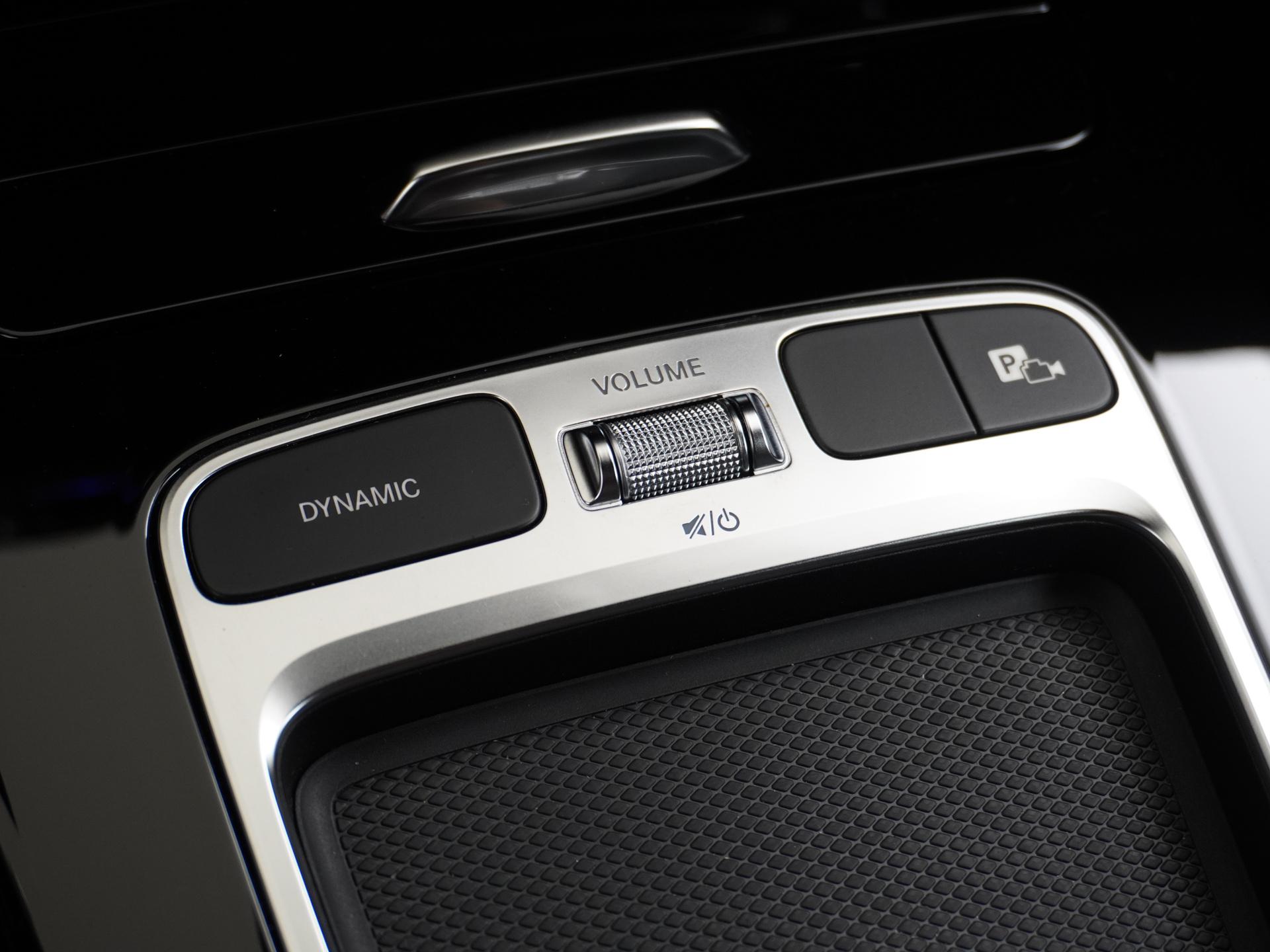 Mercedes-Benz CLA-Klasse 180 AMG Line Star Edition 44