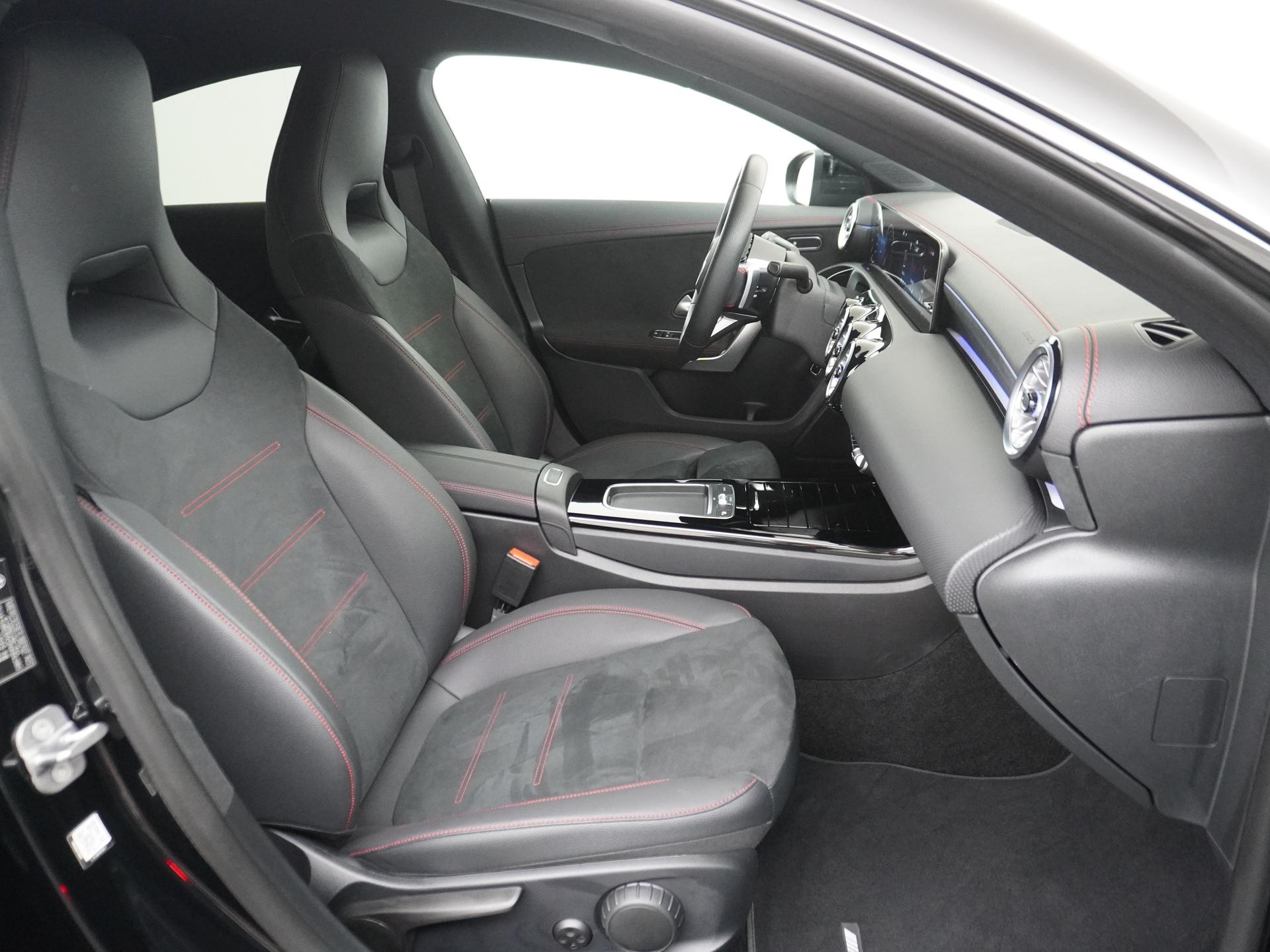 Mercedes-Benz CLA-Klasse 180 AMG Line Star Edition 46