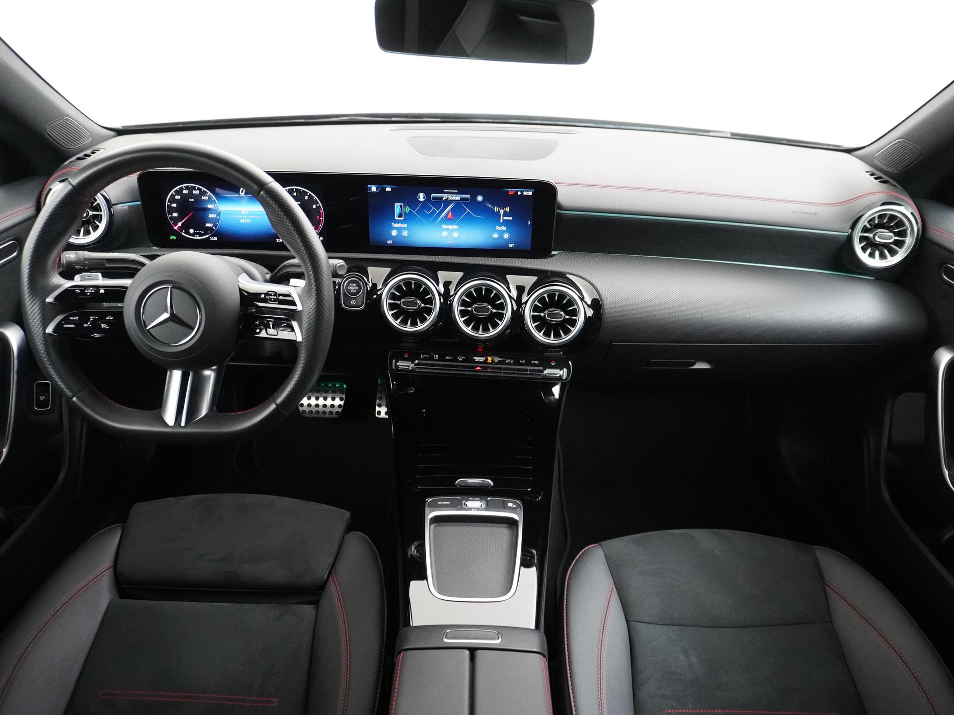 Mercedes-Benz CLA-Klasse 180 AMG Line Star Edition 1