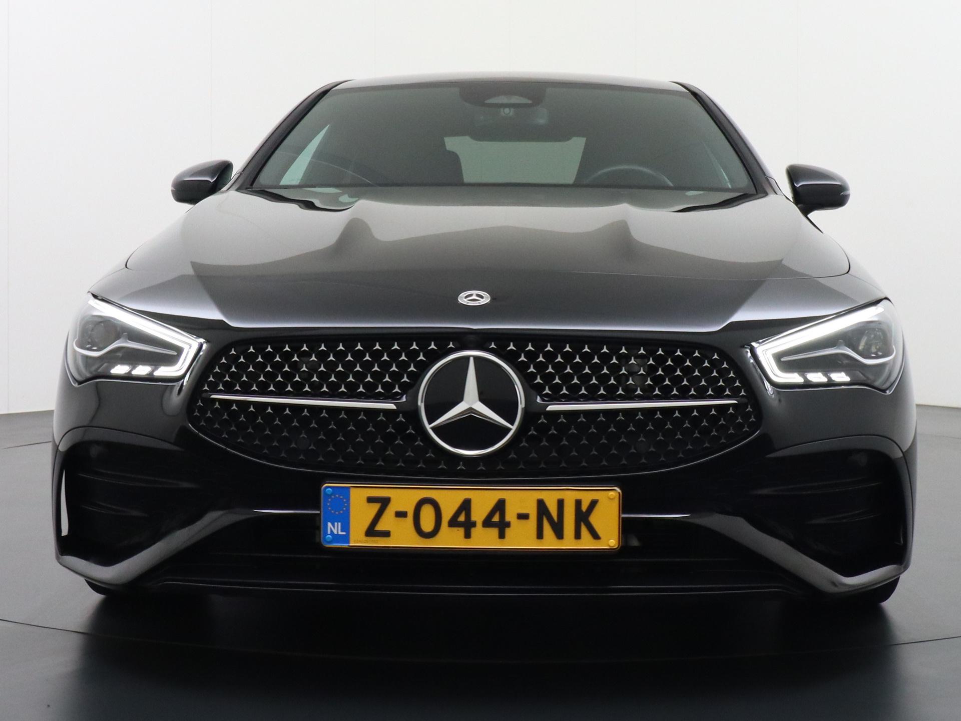 Mercedes-Benz CLA-Klasse 180 AMG Line Star Edition 13