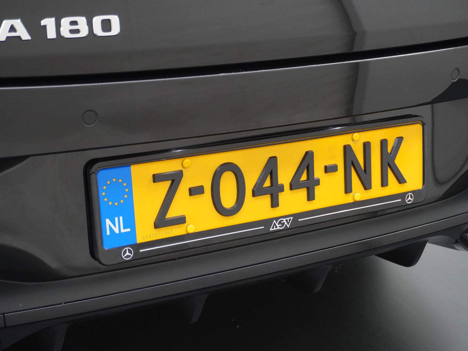 Mercedes-Benz CLA-Klasse 180 AMG Line Star Edition 19